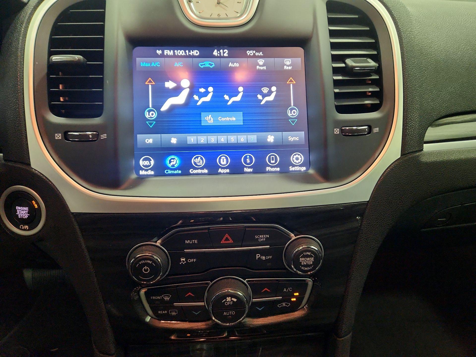 Thumbnail: 2022 Chrysler 300 - 17