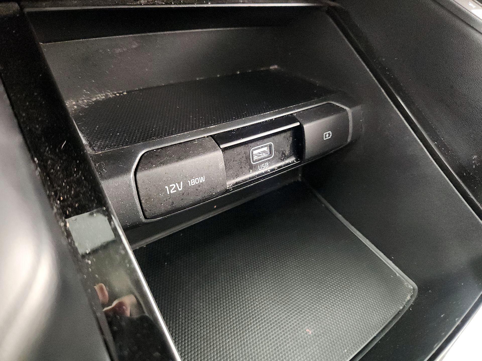 Thumbnail: 2020 Kia Telluride - 18