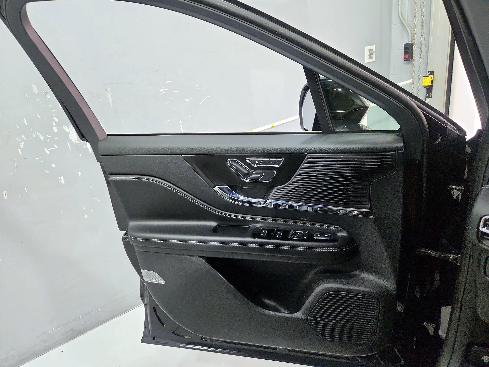 Thumbnail: 2022 Lincoln Corsair - 12