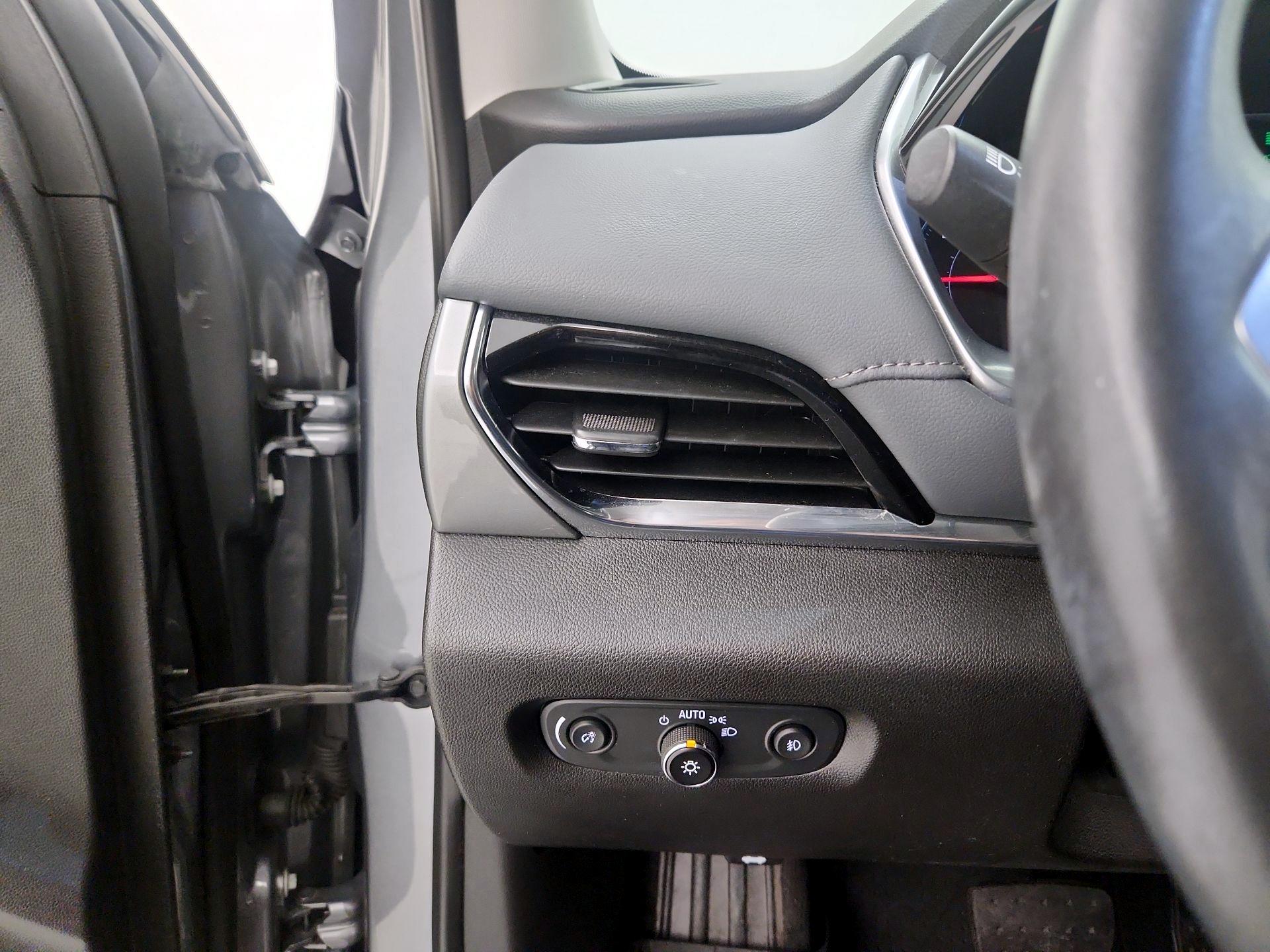 Thumbnail: 2021 Chevrolet Traverse - 13