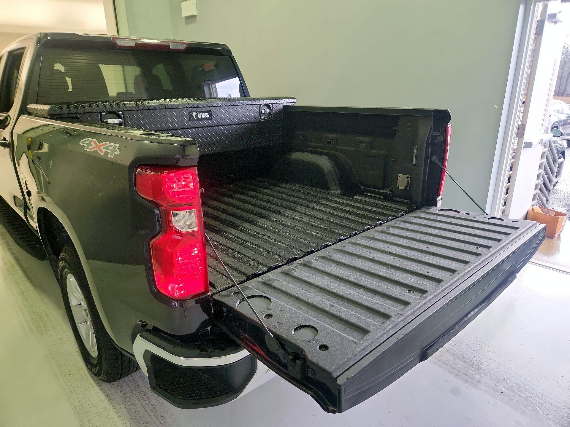 Thumbnail: 2023 Chevrolet Silverado 1500 - 20