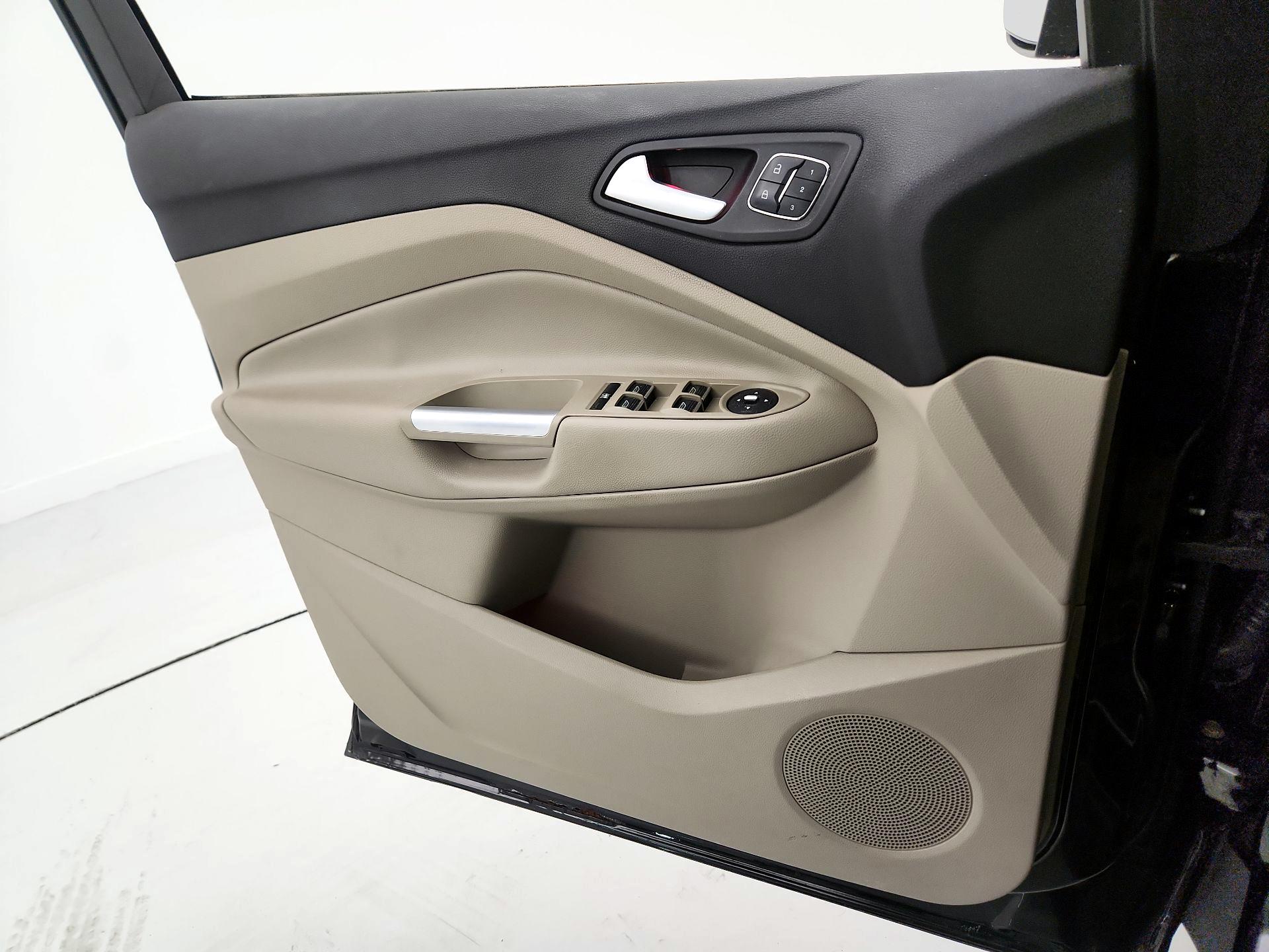 Thumbnail: 2016 Ford Escape - 12