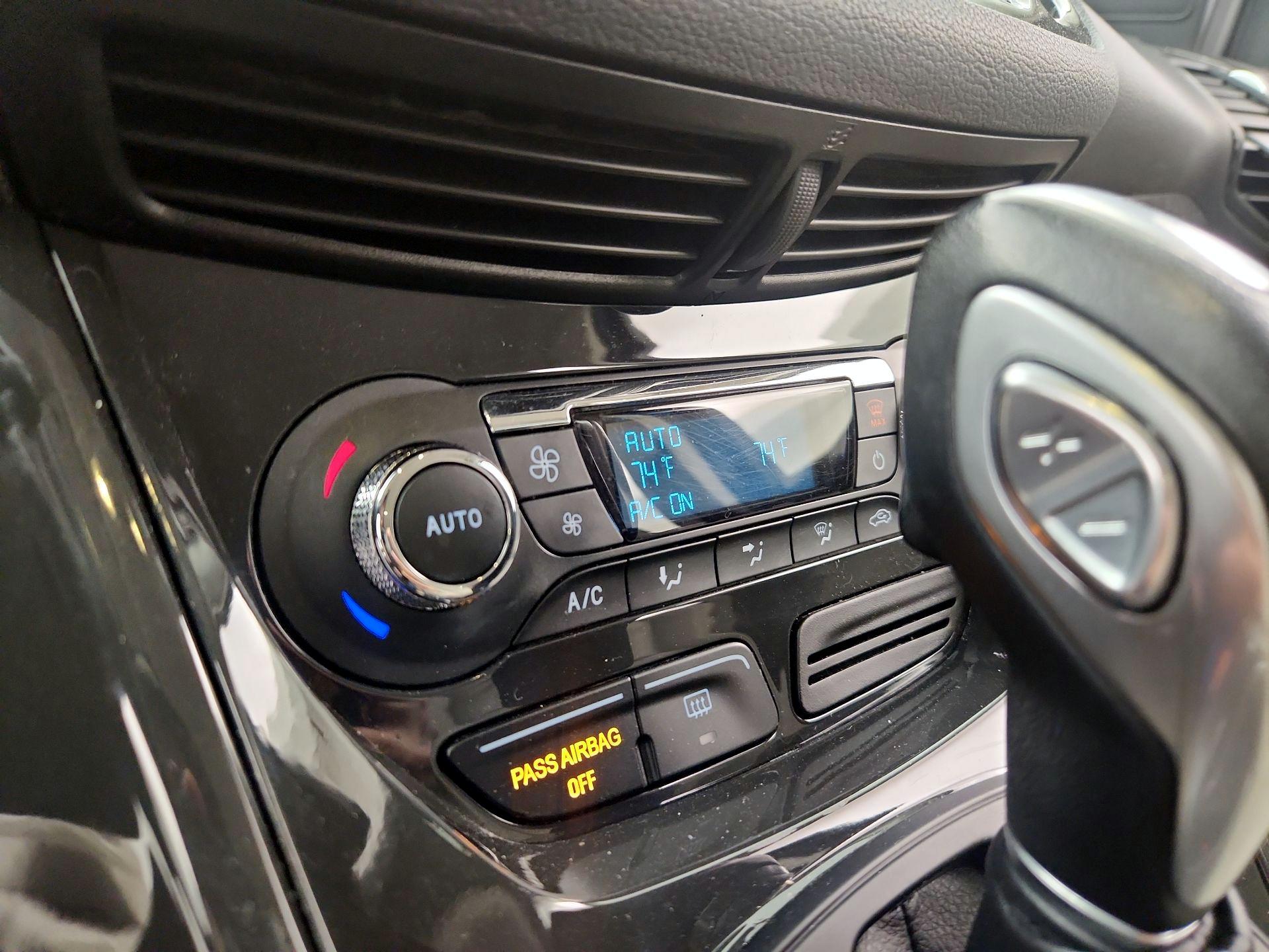 Thumbnail: 2016 Ford Escape - 17