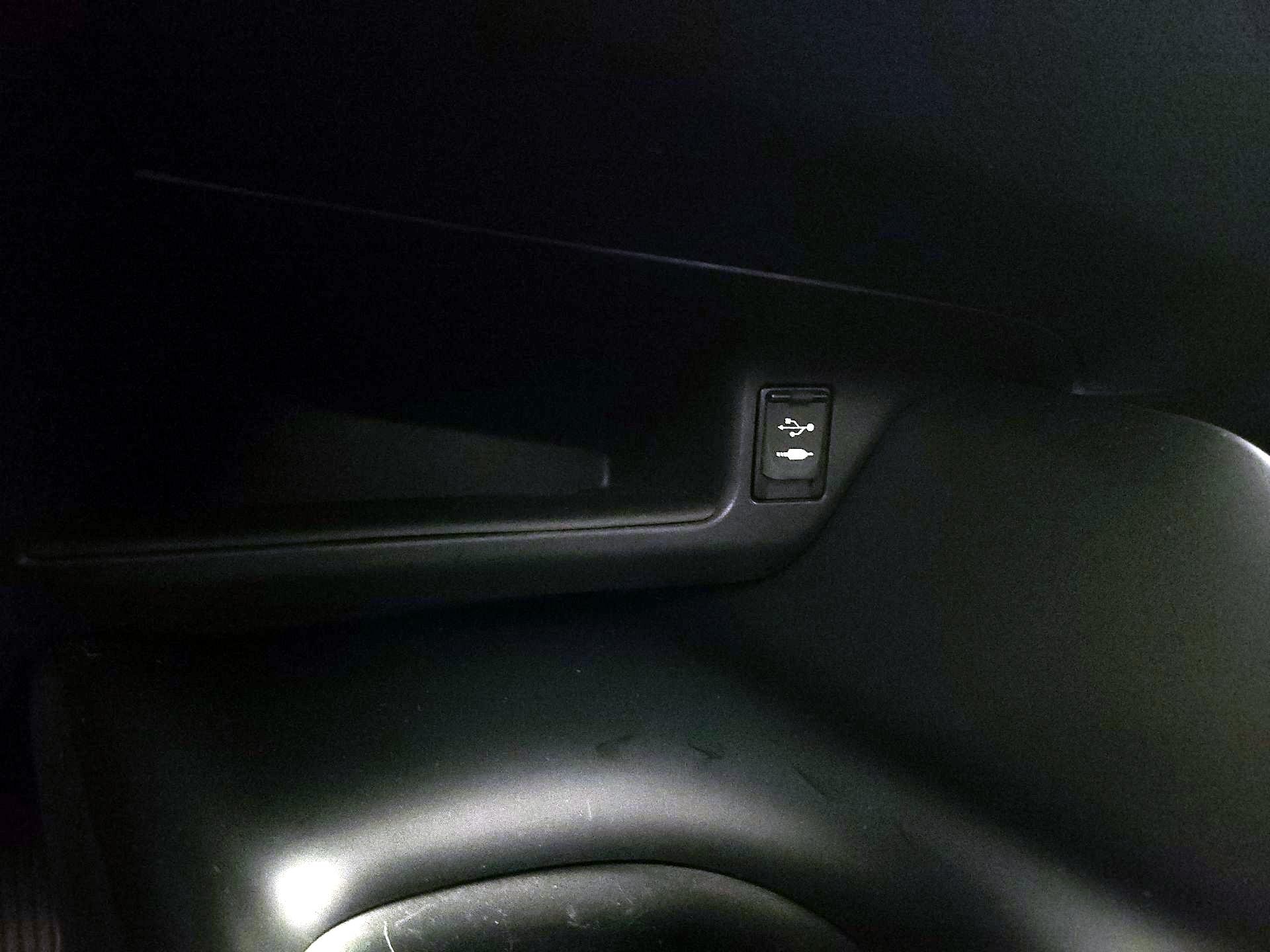 Thumbnail: 2018 Toyota C-HR - 18