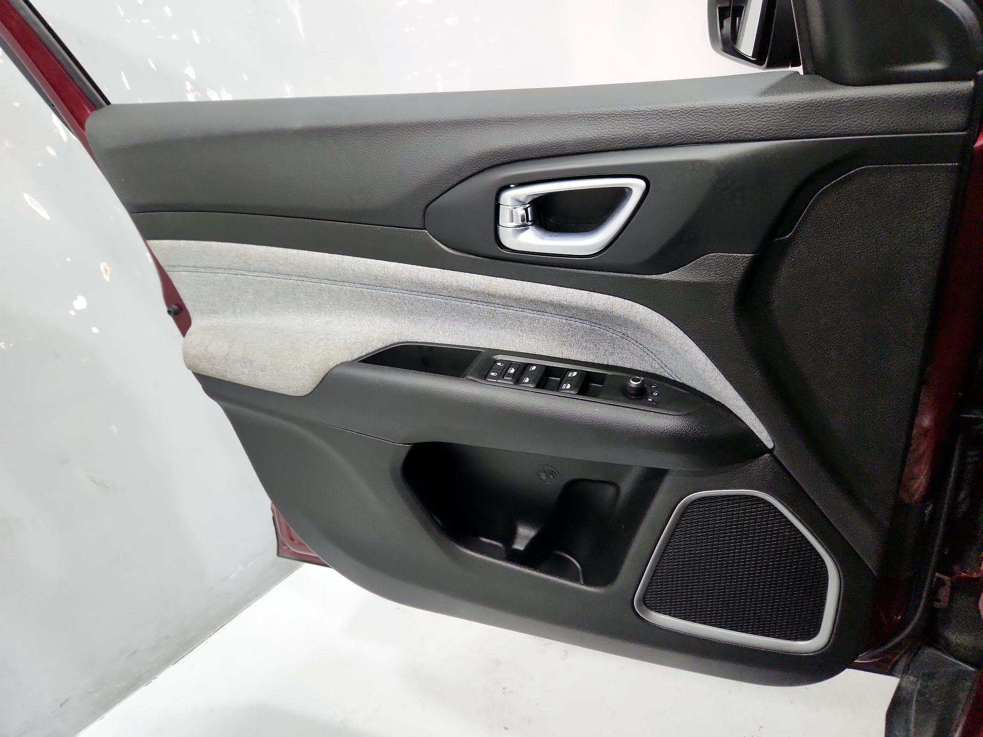 Thumbnail: 2022 Jeep Compass - 12