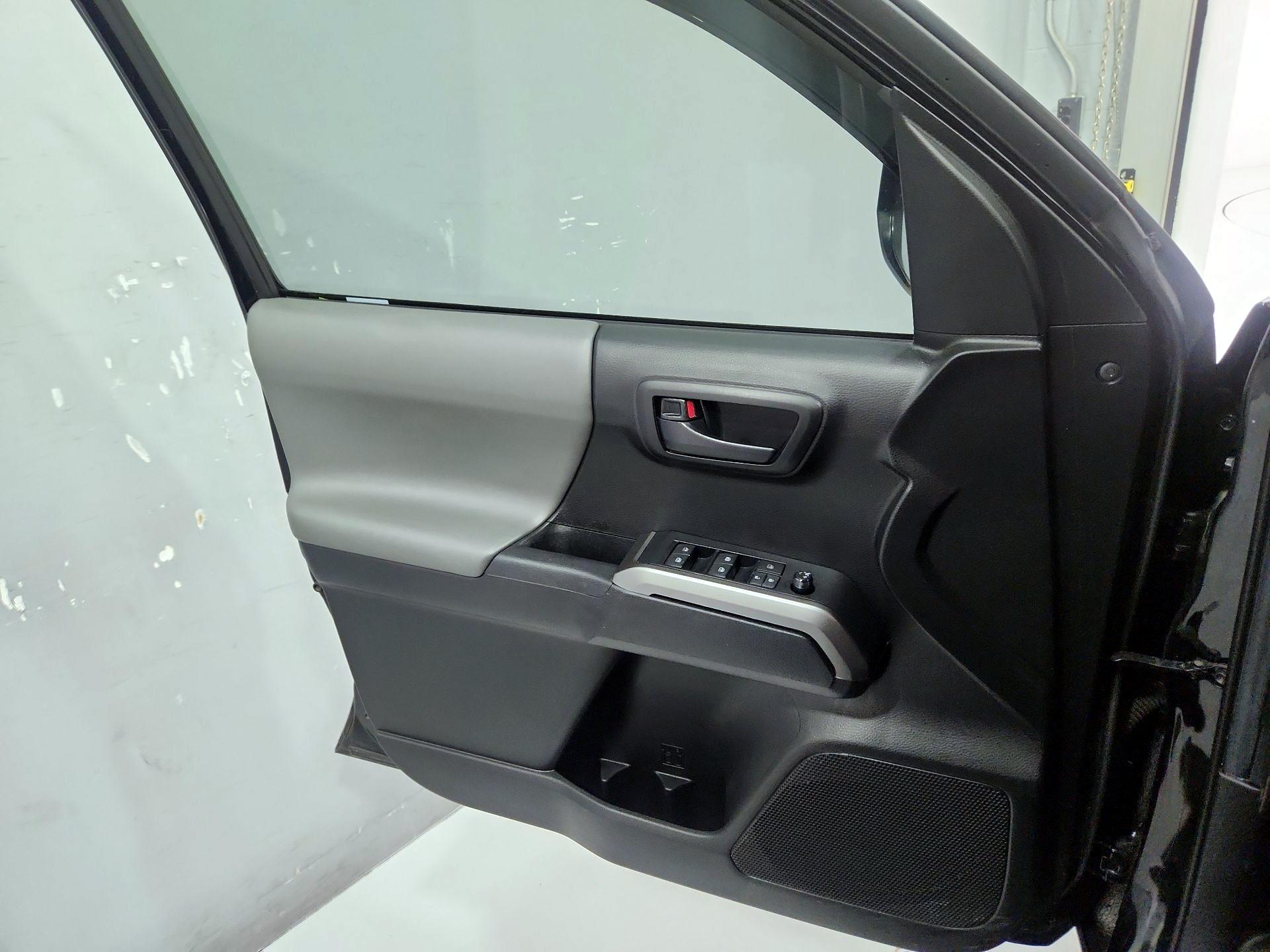 Thumbnail: 2021 Toyota Tacoma - 12