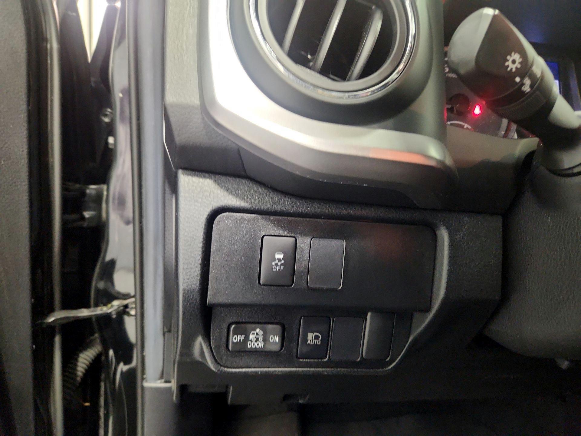 Thumbnail: 2021 Toyota Tacoma - 13