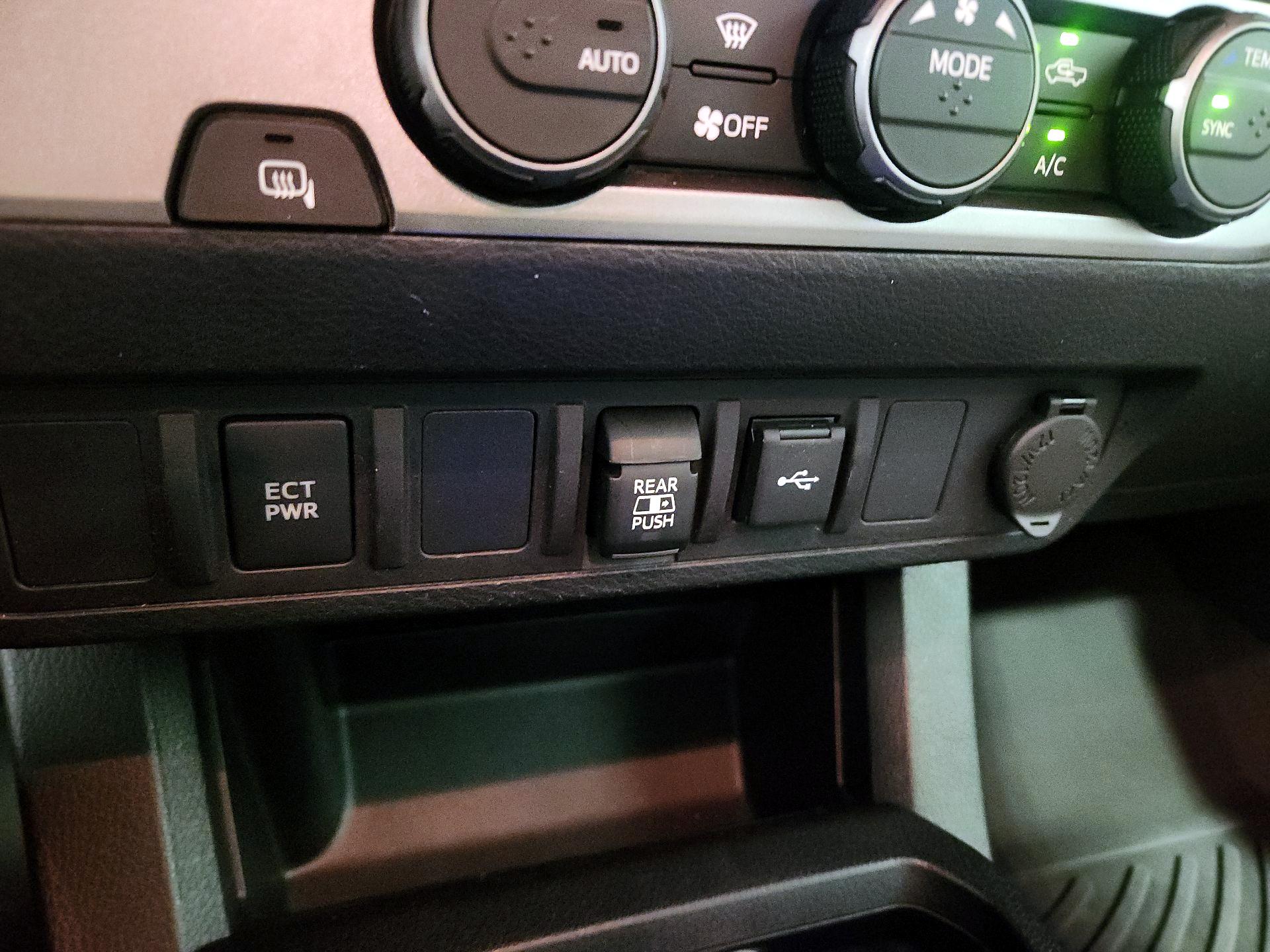 Thumbnail: 2021 Toyota Tacoma - 18