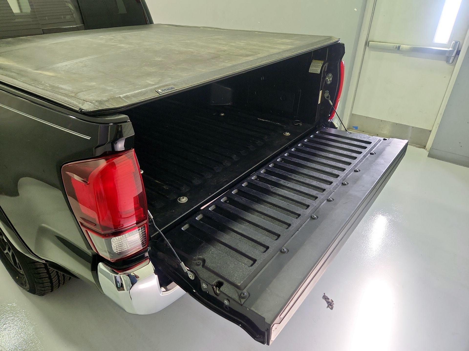 Thumbnail: 2021 Toyota Tacoma - 20