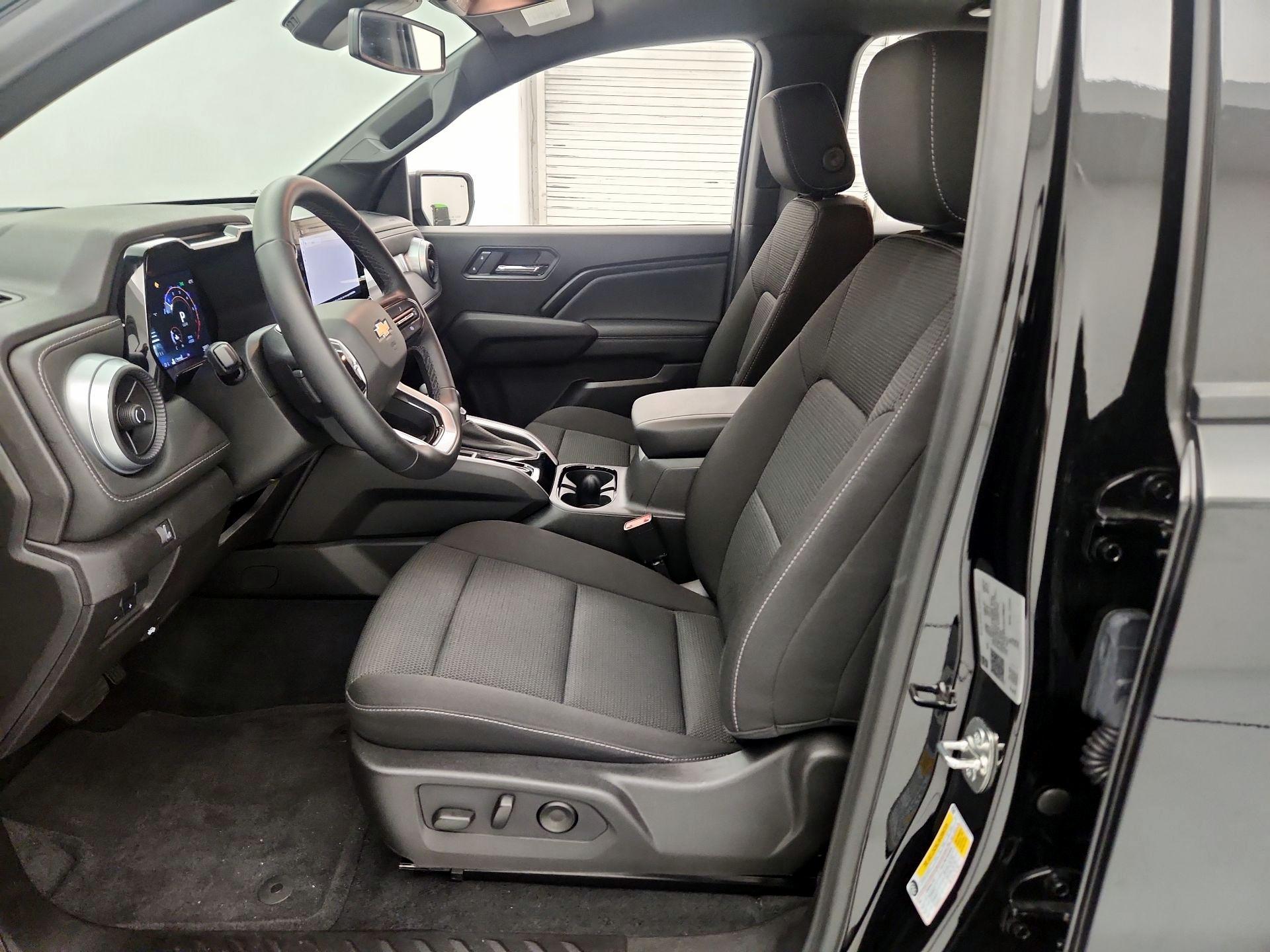 Thumbnail: 2025 Chevrolet Colorado - 11