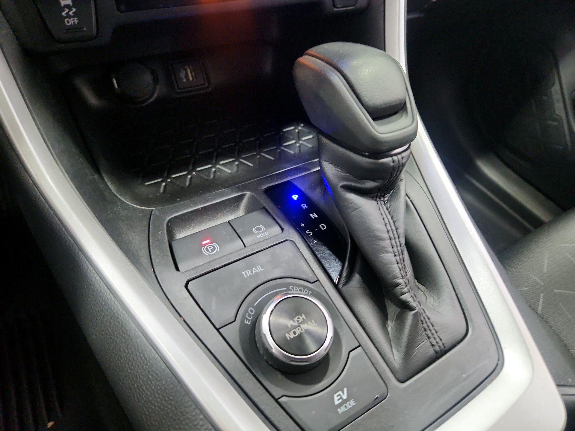 Thumbnail: 2024 Toyota RAV4 - 18