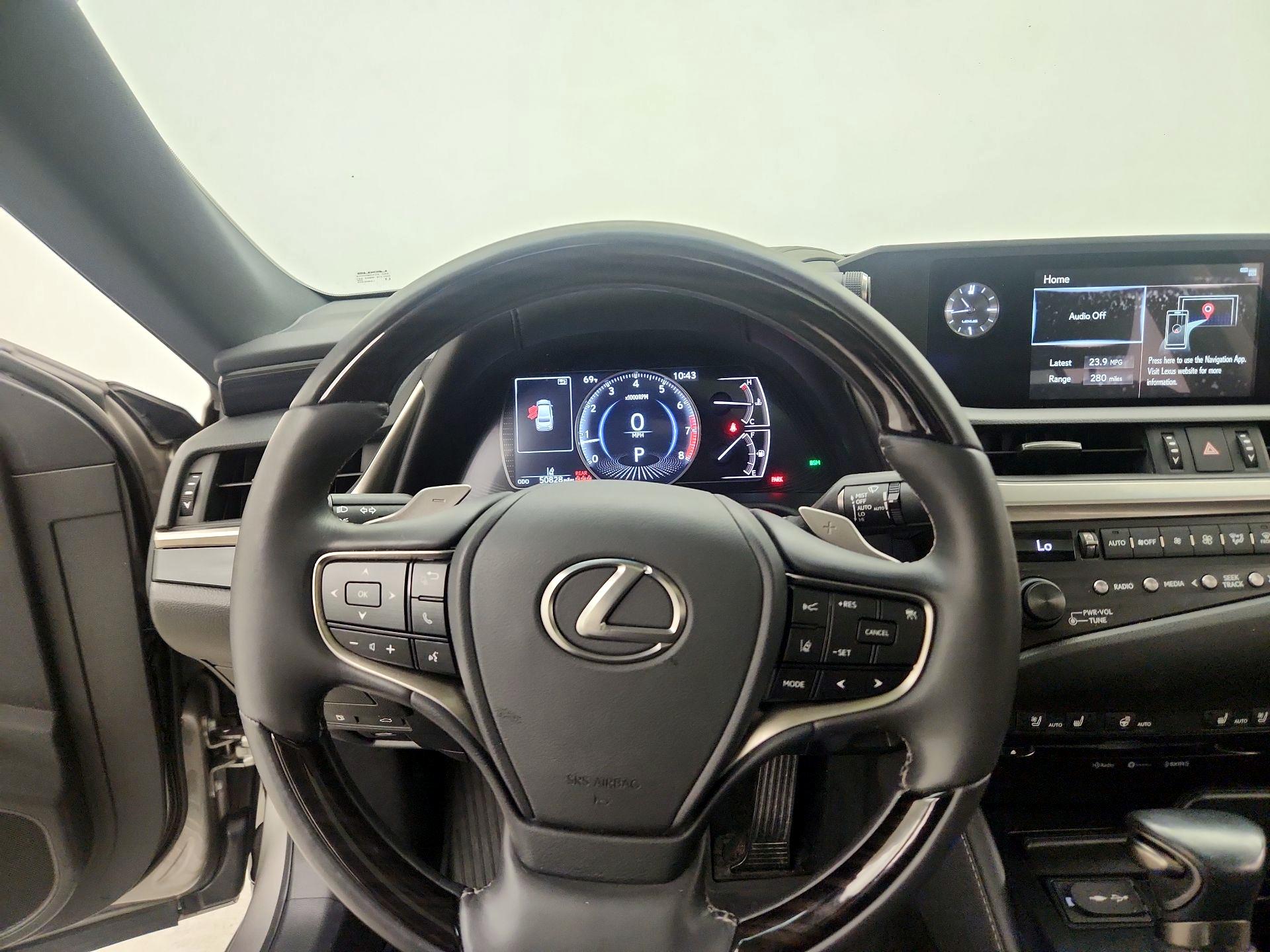 Thumbnail: 2020 Lexus ES - 10
