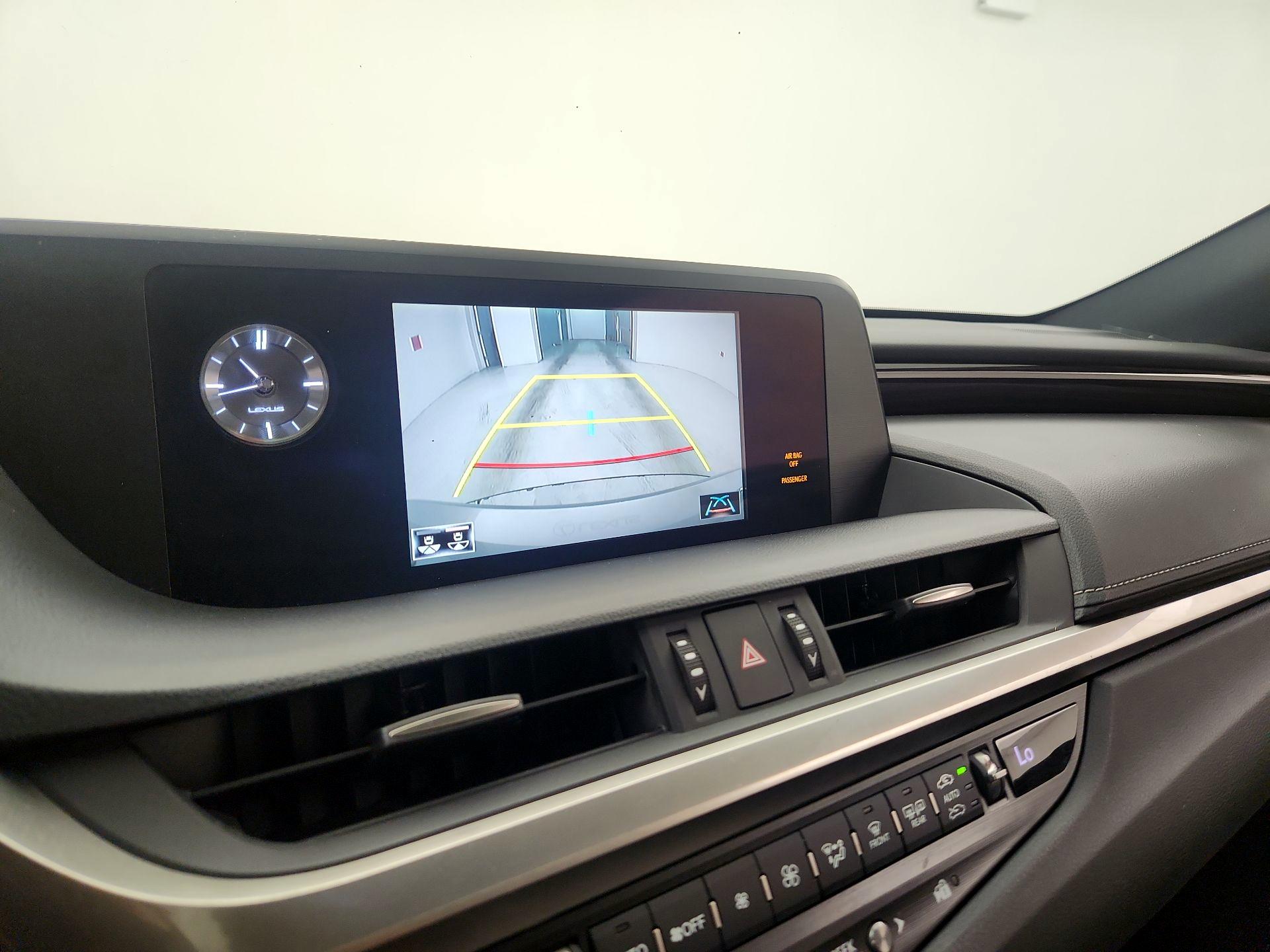 Thumbnail: 2020 Lexus ES - 14