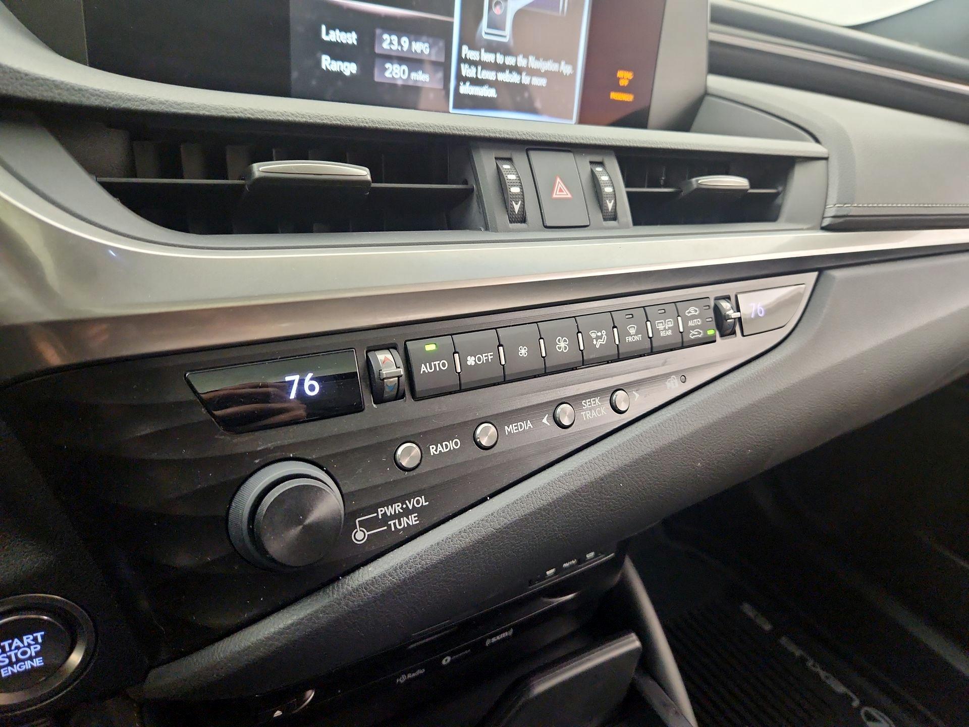 Thumbnail: 2020 Lexus ES - 16