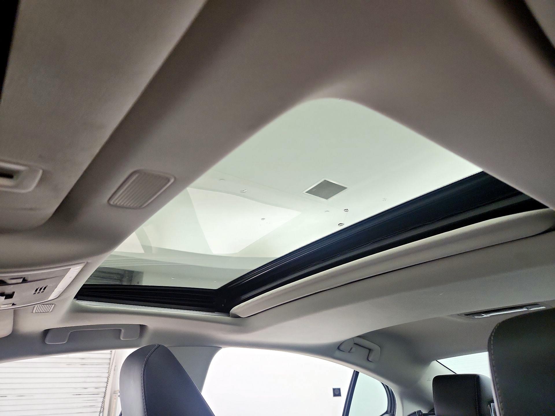 Thumbnail: 2020 Lexus ES - 19