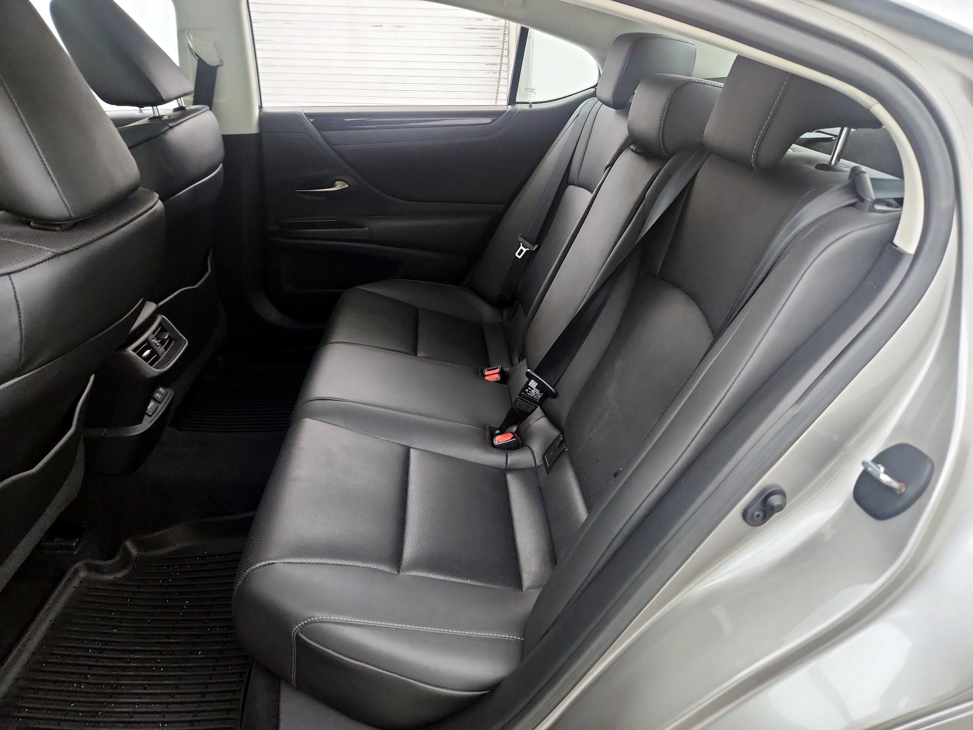 Thumbnail: 2020 Lexus ES - 20