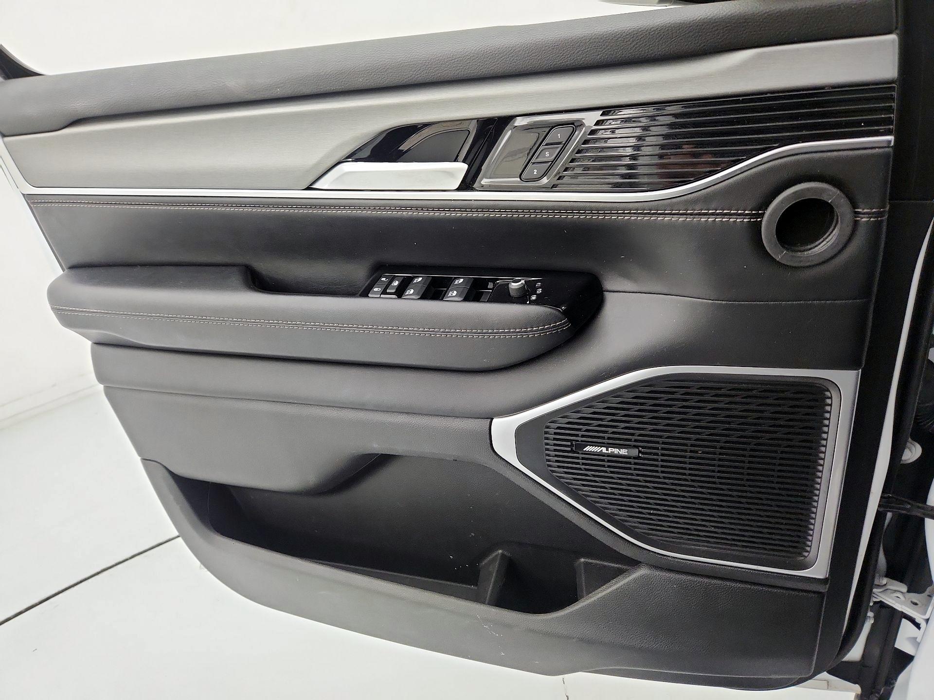 Thumbnail: 2023 Jeep Wagoneer - 12