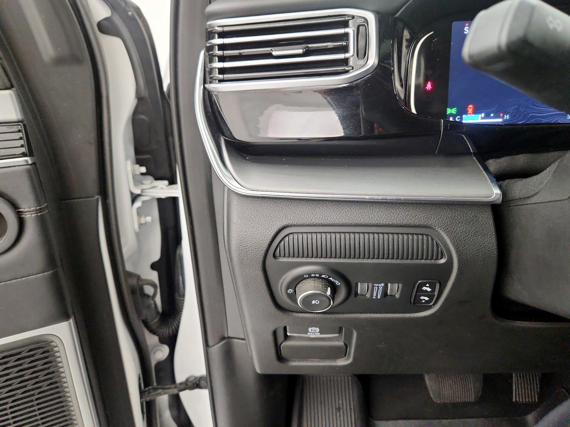 Thumbnail: 2023 Jeep Wagoneer - 13