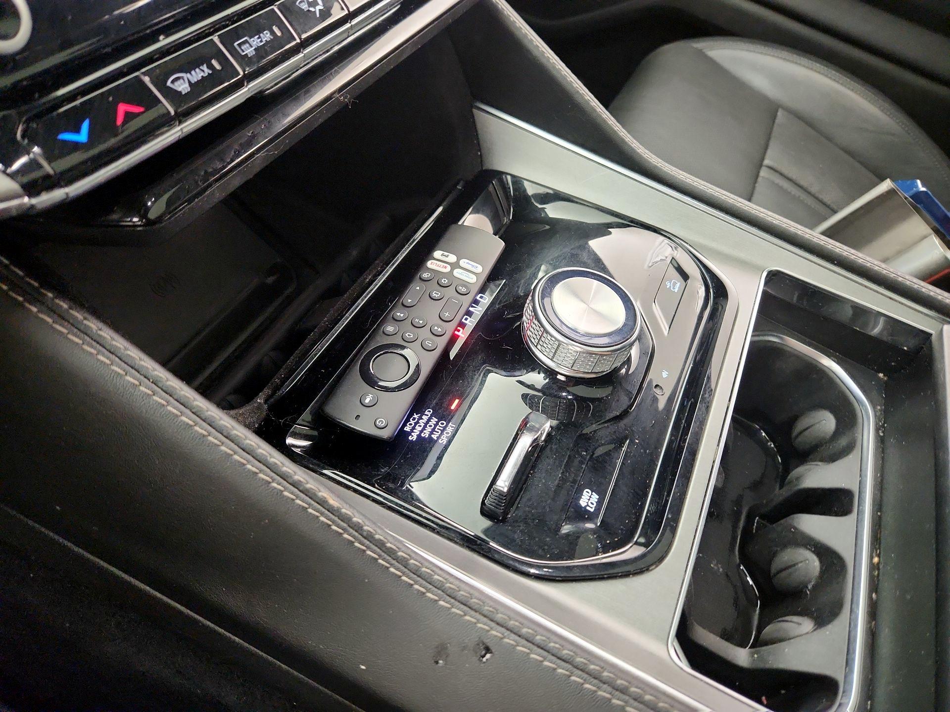 Thumbnail: 2023 Jeep Wagoneer - 18