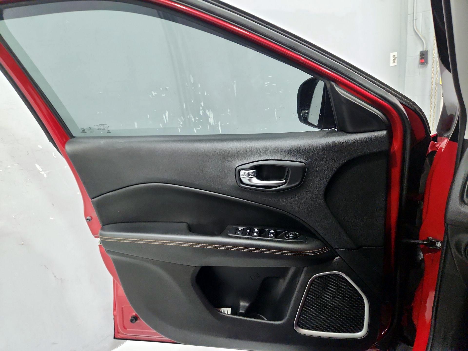 Thumbnail: 2019 Jeep Compass - 12