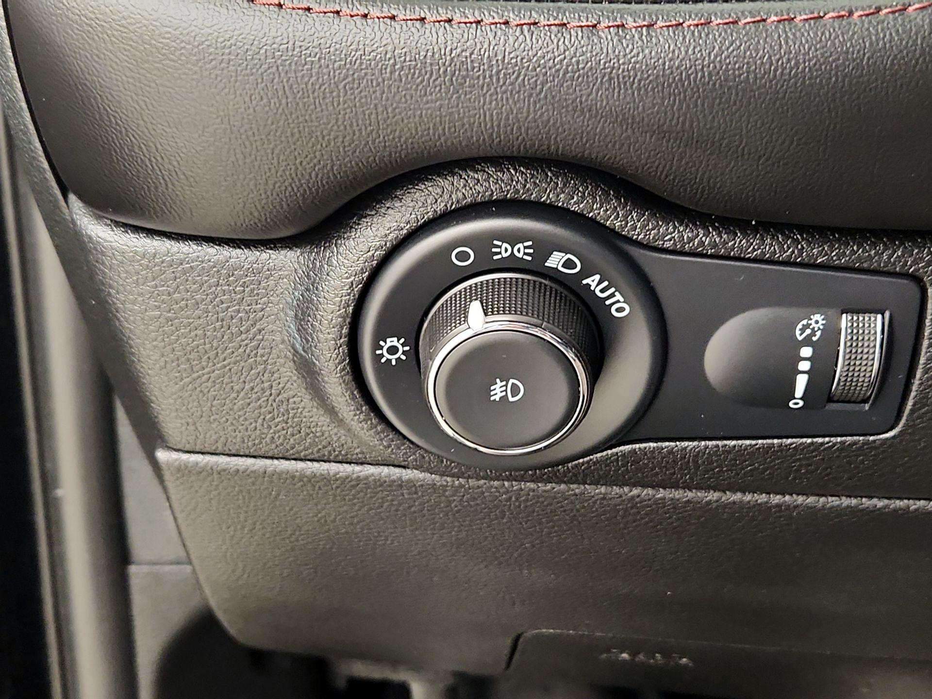 Thumbnail: 2022 Dodge Durango - 11