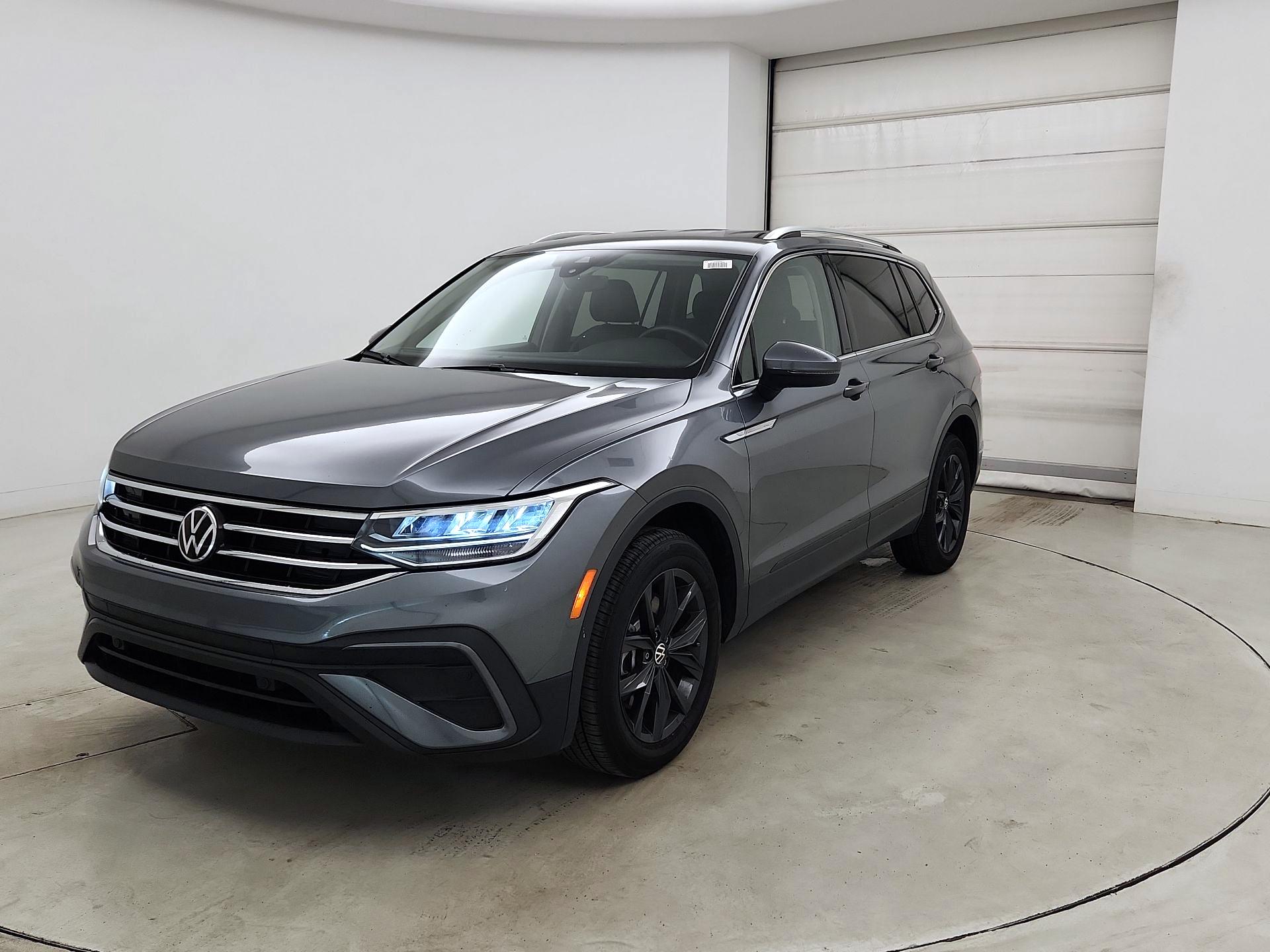 Thumbnail: 2024 Volkswagen Tiguan - 3