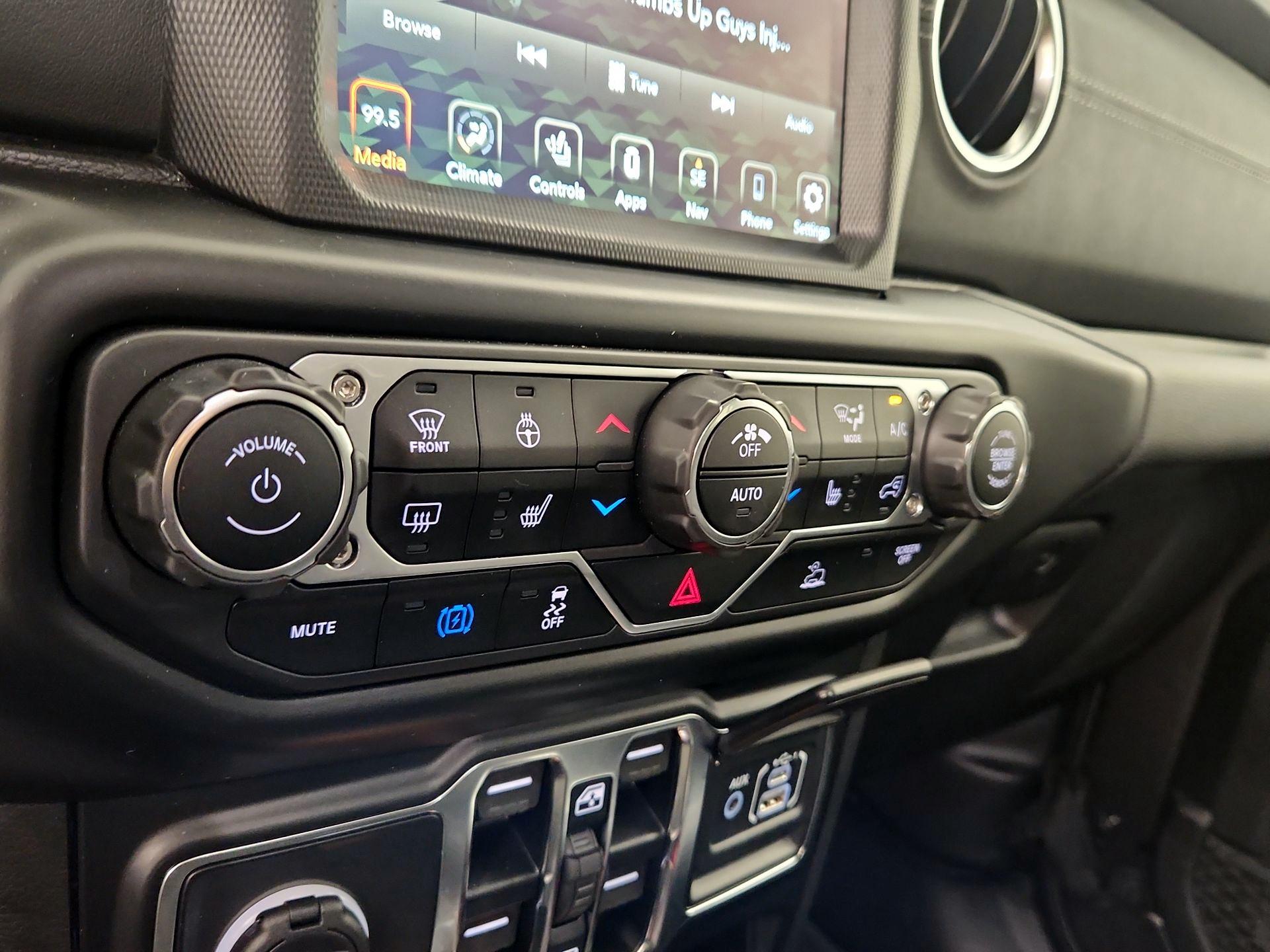 Thumbnail: 2022 Jeep Wrangler - 15