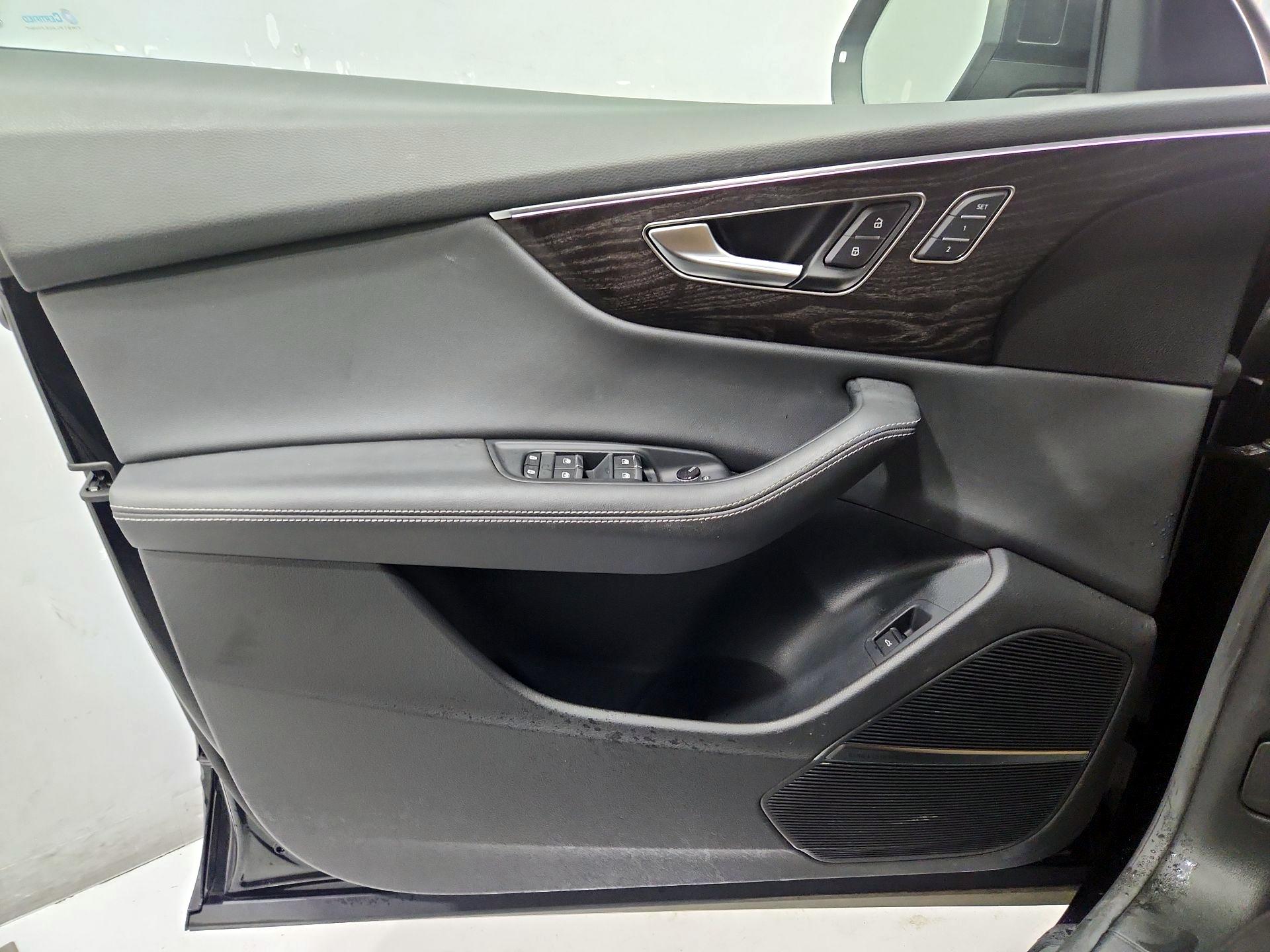 Thumbnail: 2023 Audi Q8 - 12