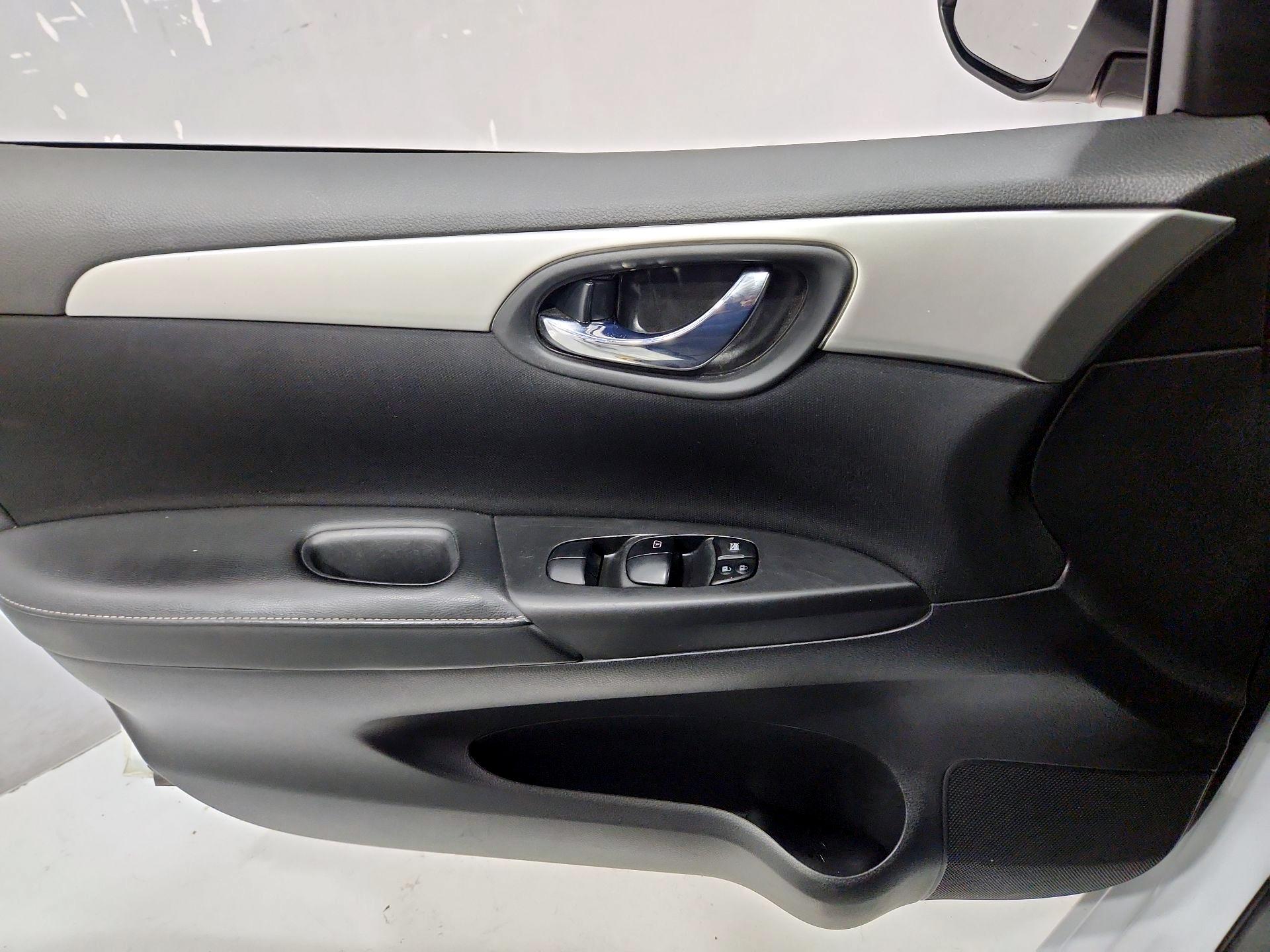 Thumbnail: 2019 Nissan Sentra - 12