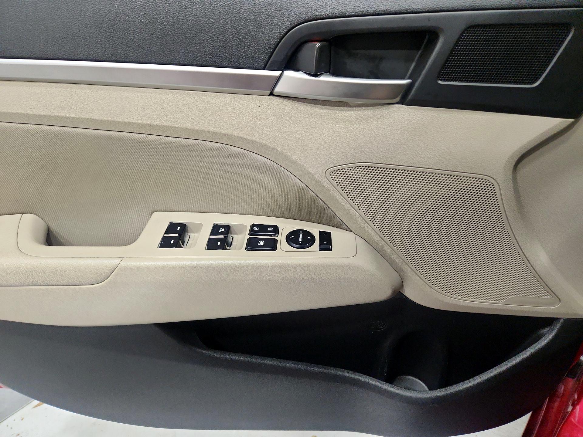 Thumbnail: 2020 Hyundai Elantra - 12