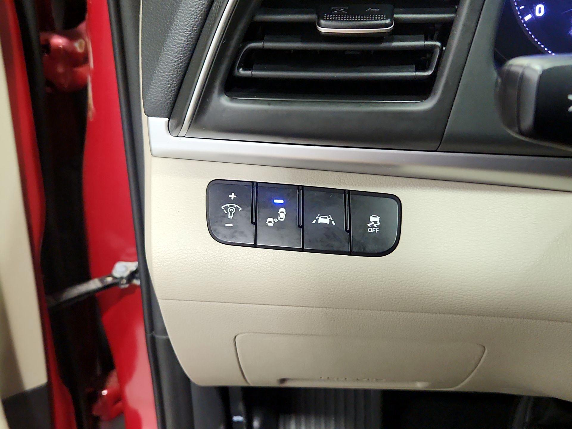 Thumbnail: 2020 Hyundai Elantra - 13