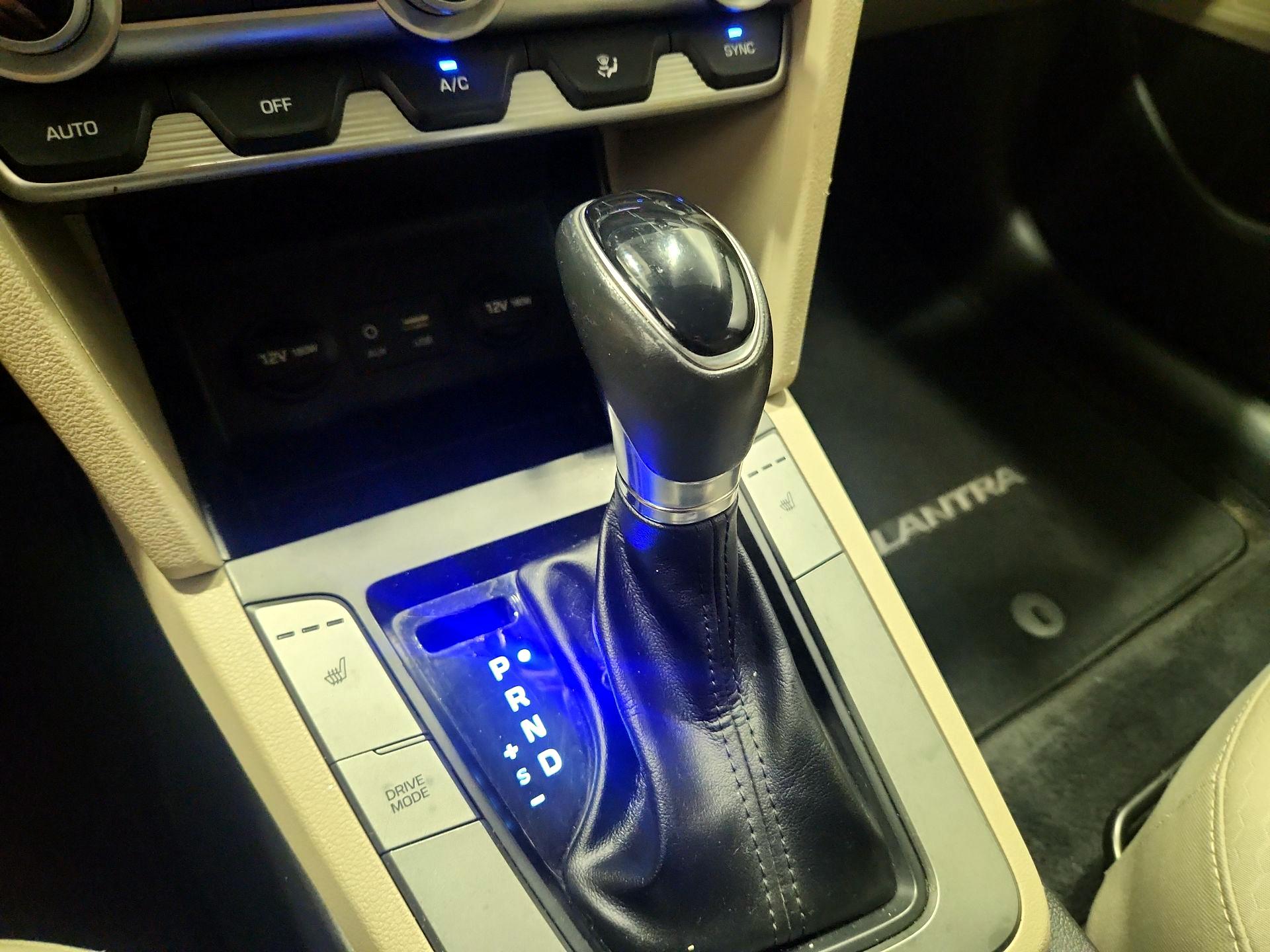 Thumbnail: 2020 Hyundai Elantra - 17