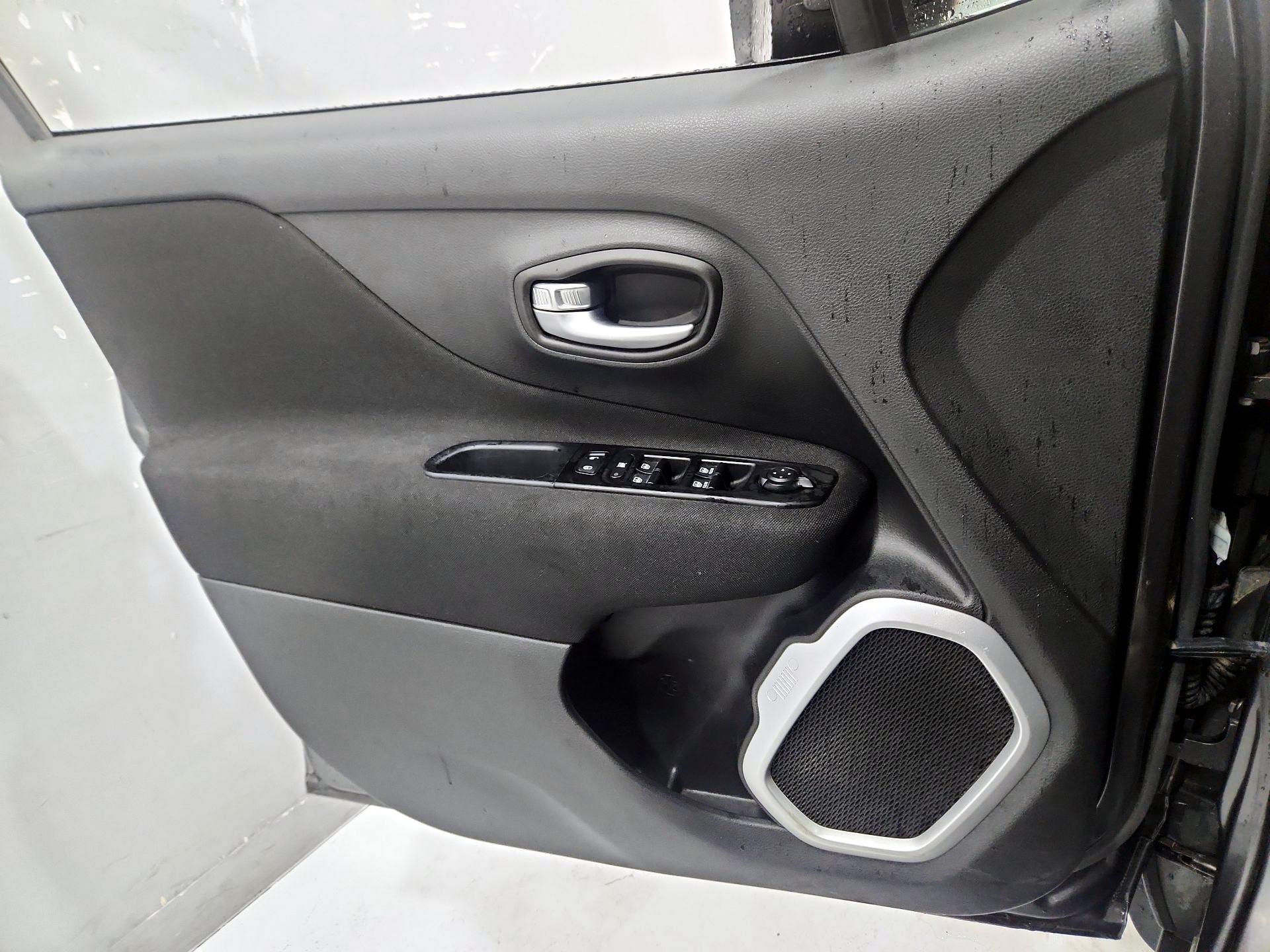 Thumbnail: 2020 Jeep Renegade - 12