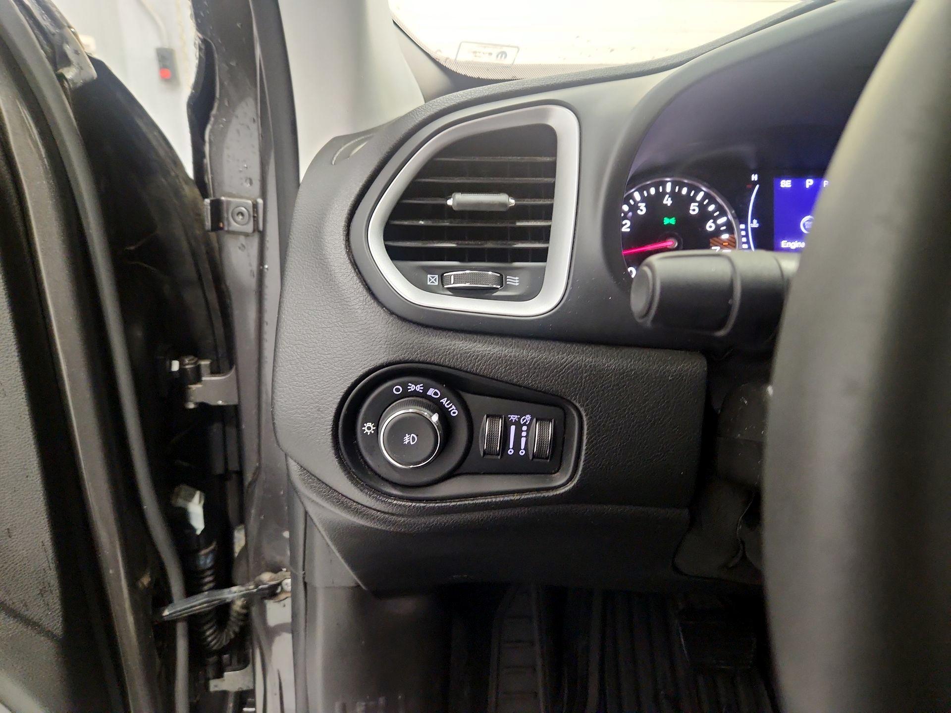 Thumbnail: 2020 Jeep Renegade - 13