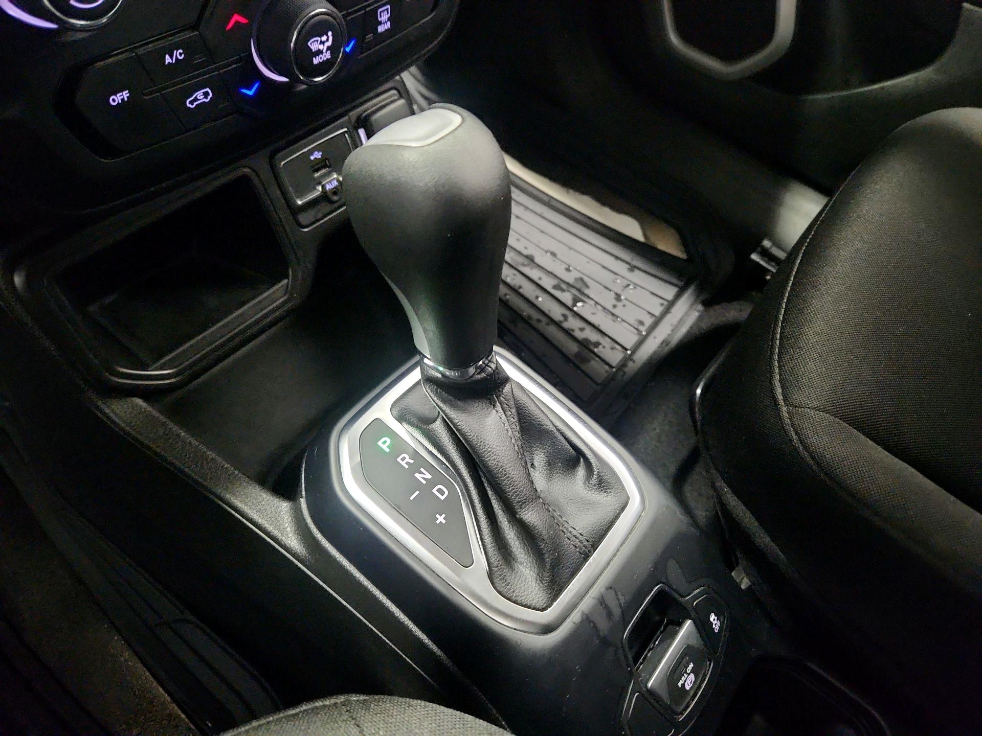 Thumbnail: 2020 Jeep Renegade - 17