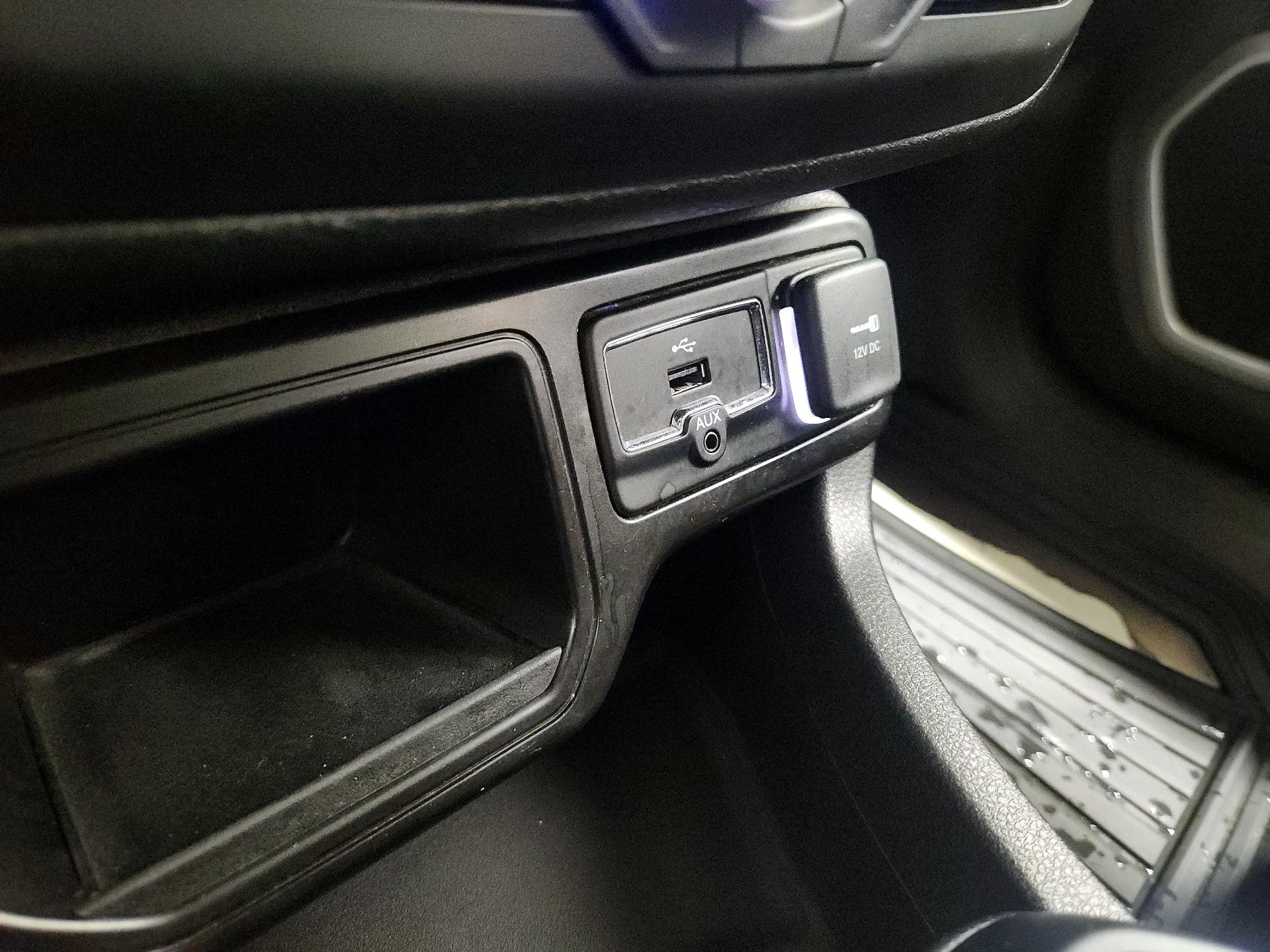 Thumbnail: 2020 Jeep Renegade - 18