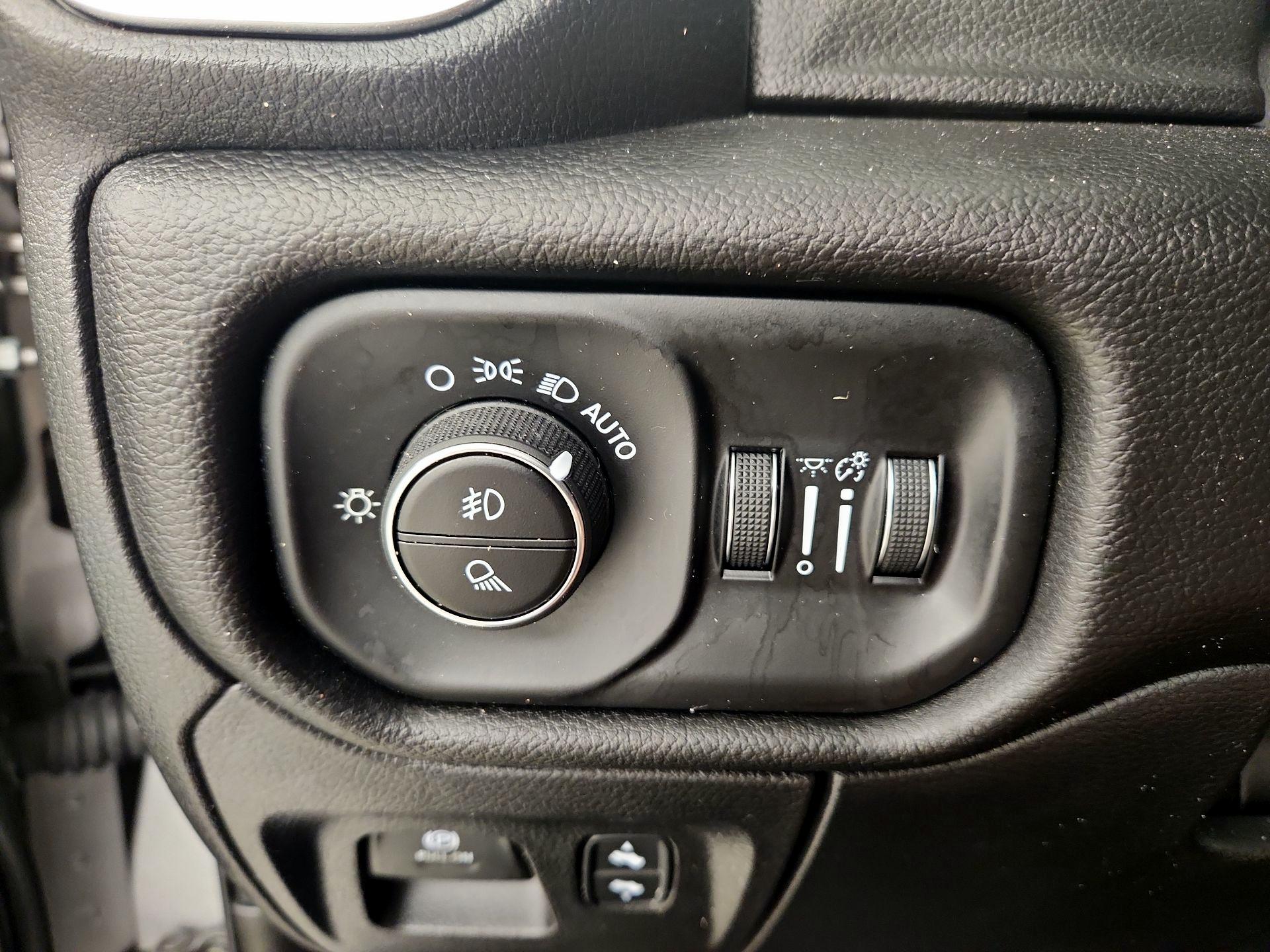 Thumbnail: 2025 RAM 1500 - 11