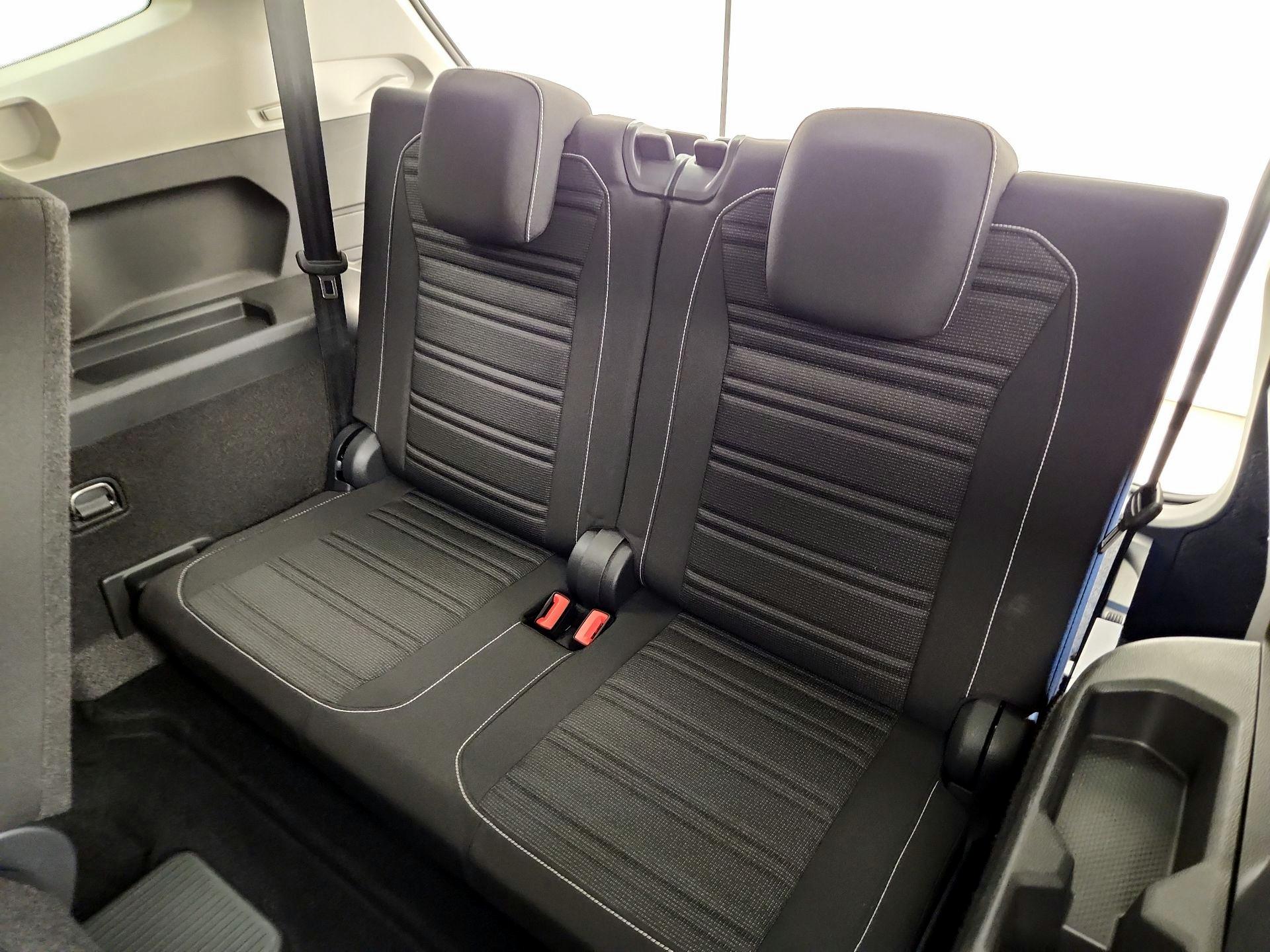 Thumbnail: 2024 Volkswagen Tiguan - 18