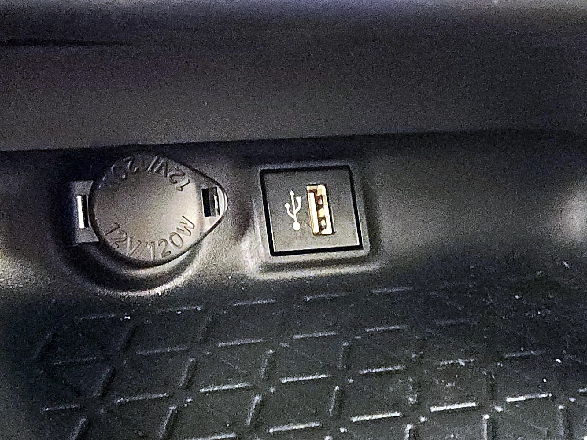 Thumbnail: 2023 Toyota RAV4 - 16