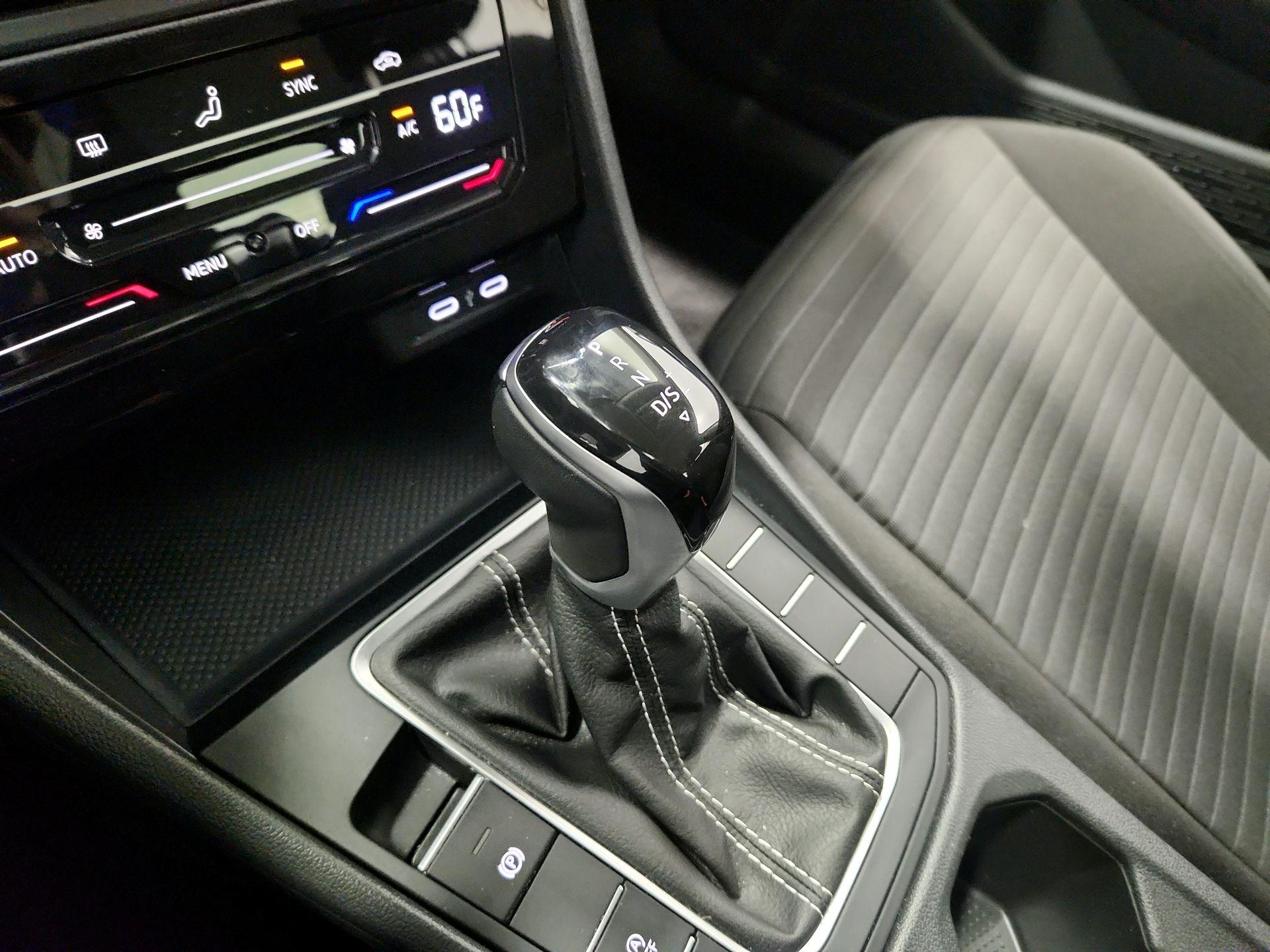 Thumbnail: 2025 Volkswagen Jetta - 17