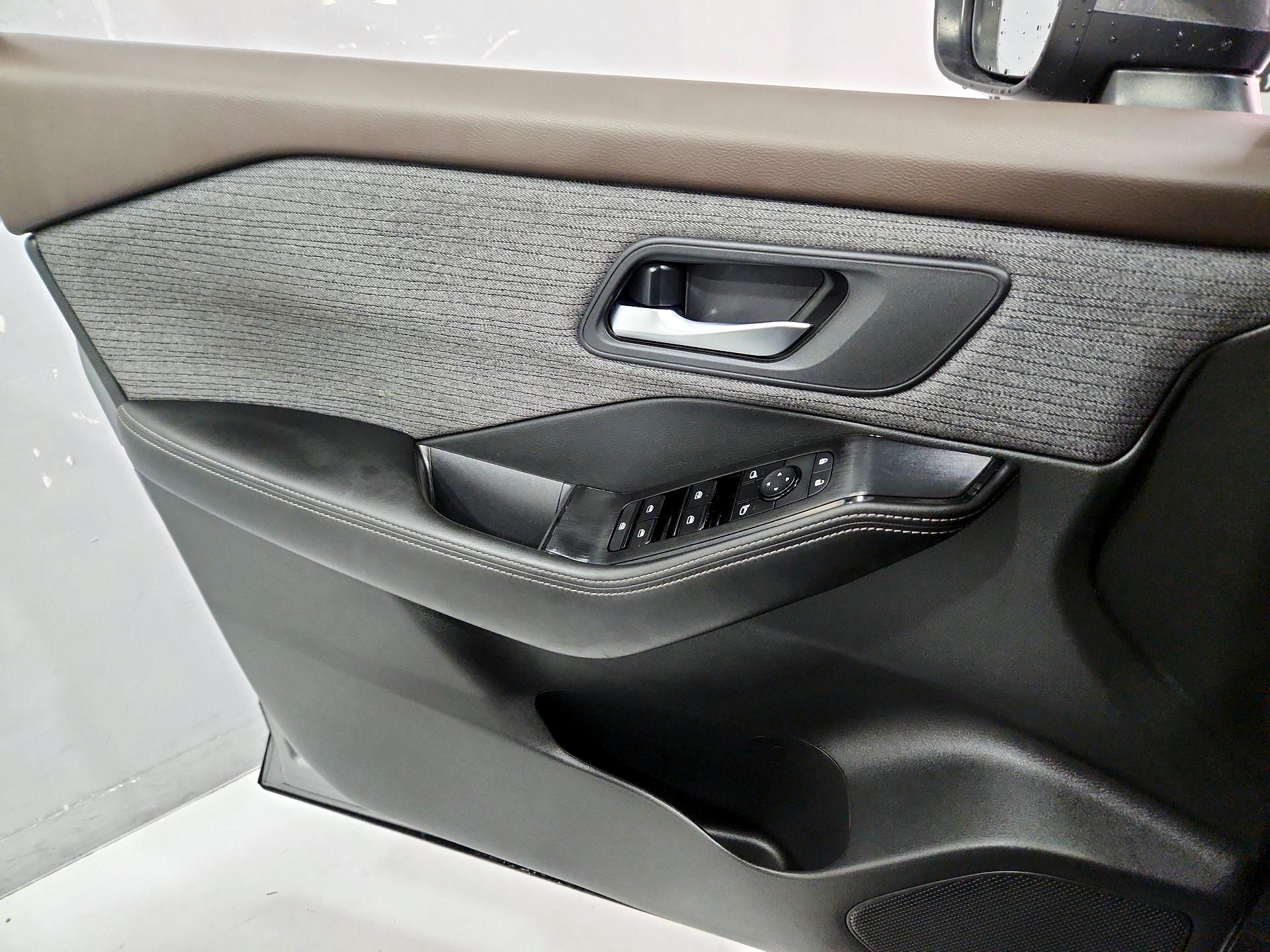 Thumbnail: 2021 Nissan Rogue - 12