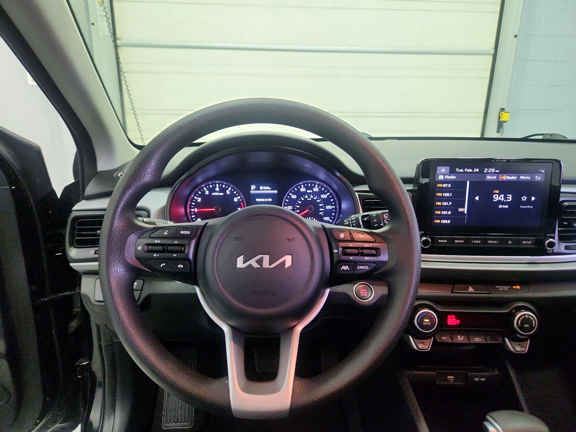 Thumbnail: 2023 Kia Rio - 10