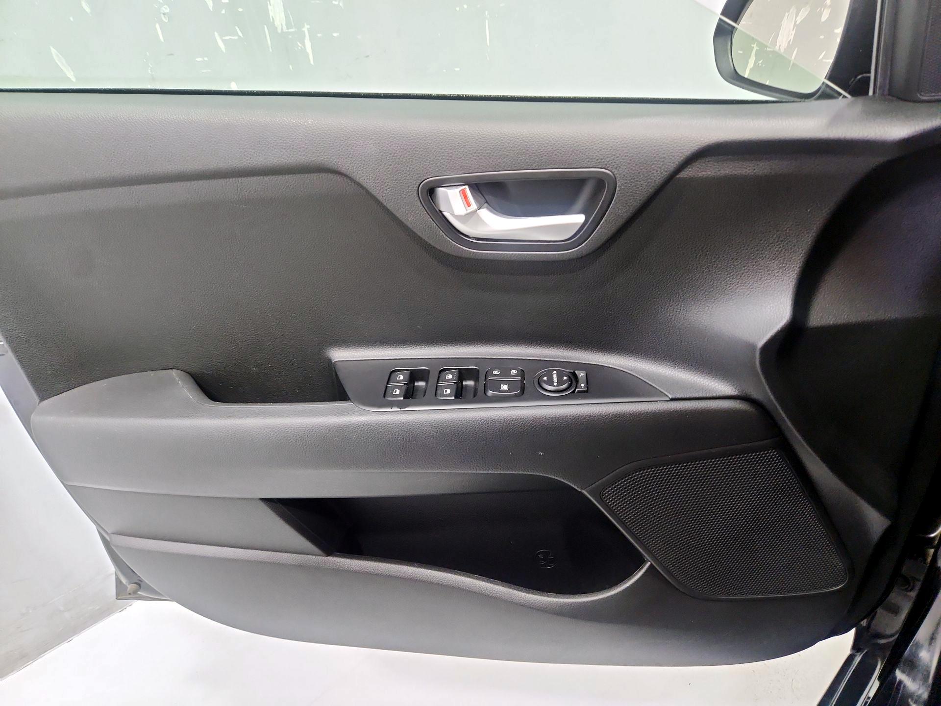 Thumbnail: 2023 Kia Rio - 12