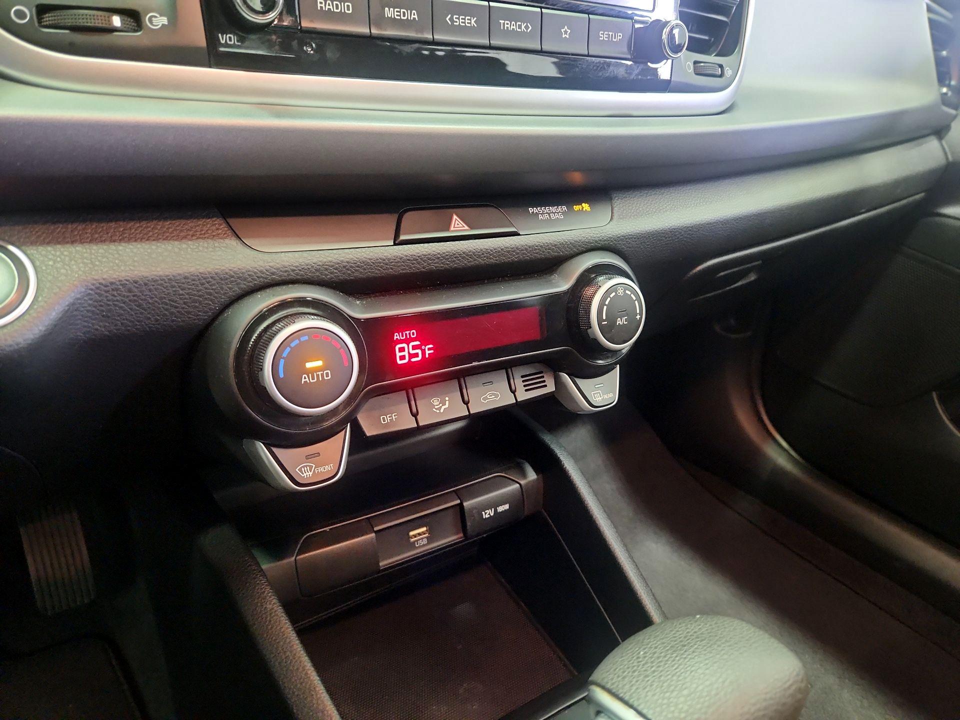 Thumbnail: 2023 Kia Rio - 16