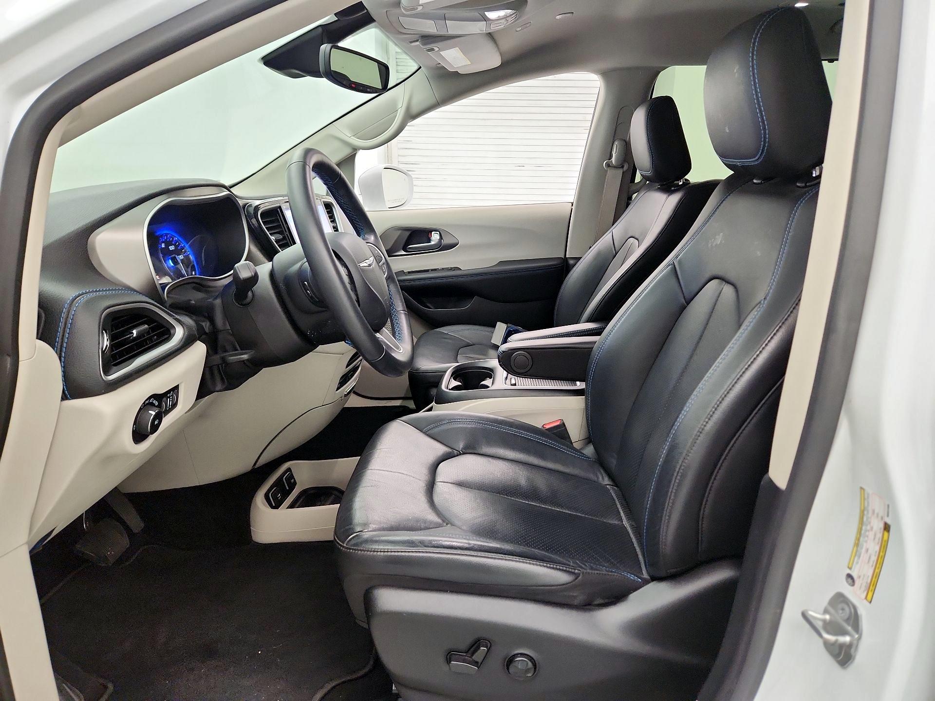 Thumbnail: 2021 Chrysler Pacifica - 11