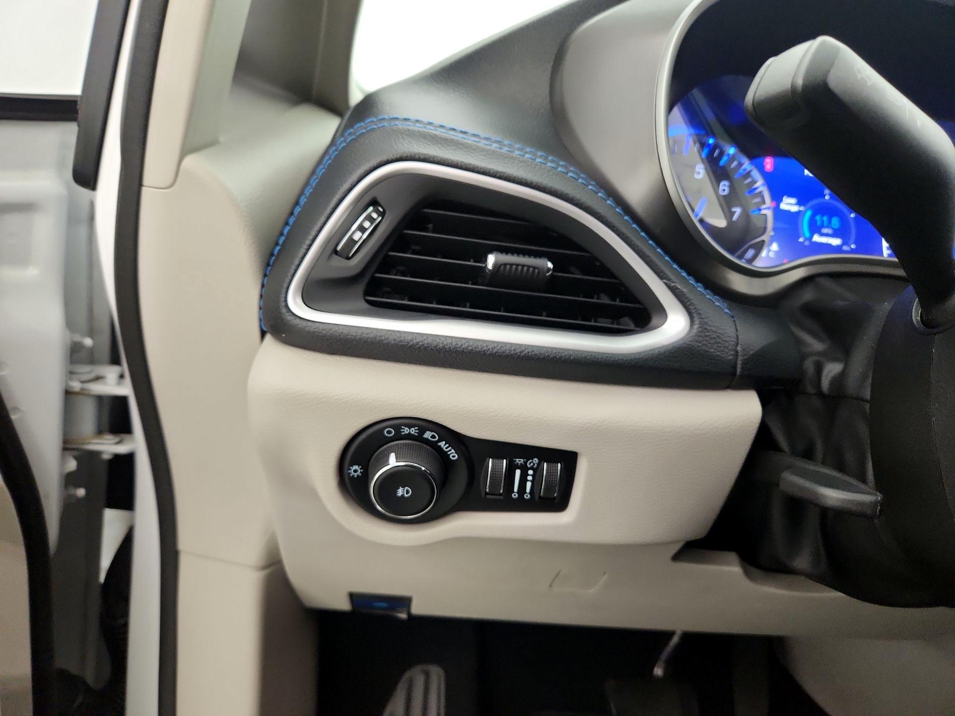 Thumbnail: 2021 Chrysler Pacifica - 13