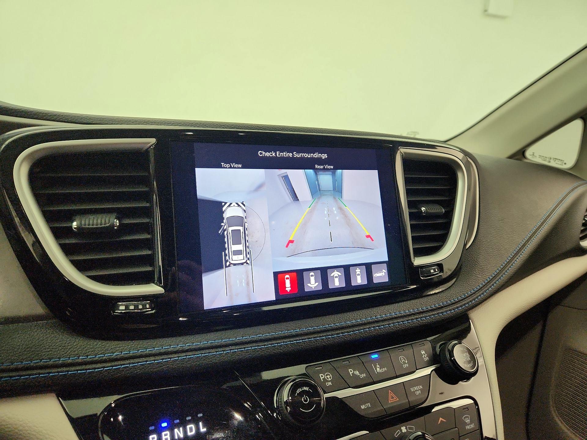 Thumbnail: 2021 Chrysler Pacifica - 15