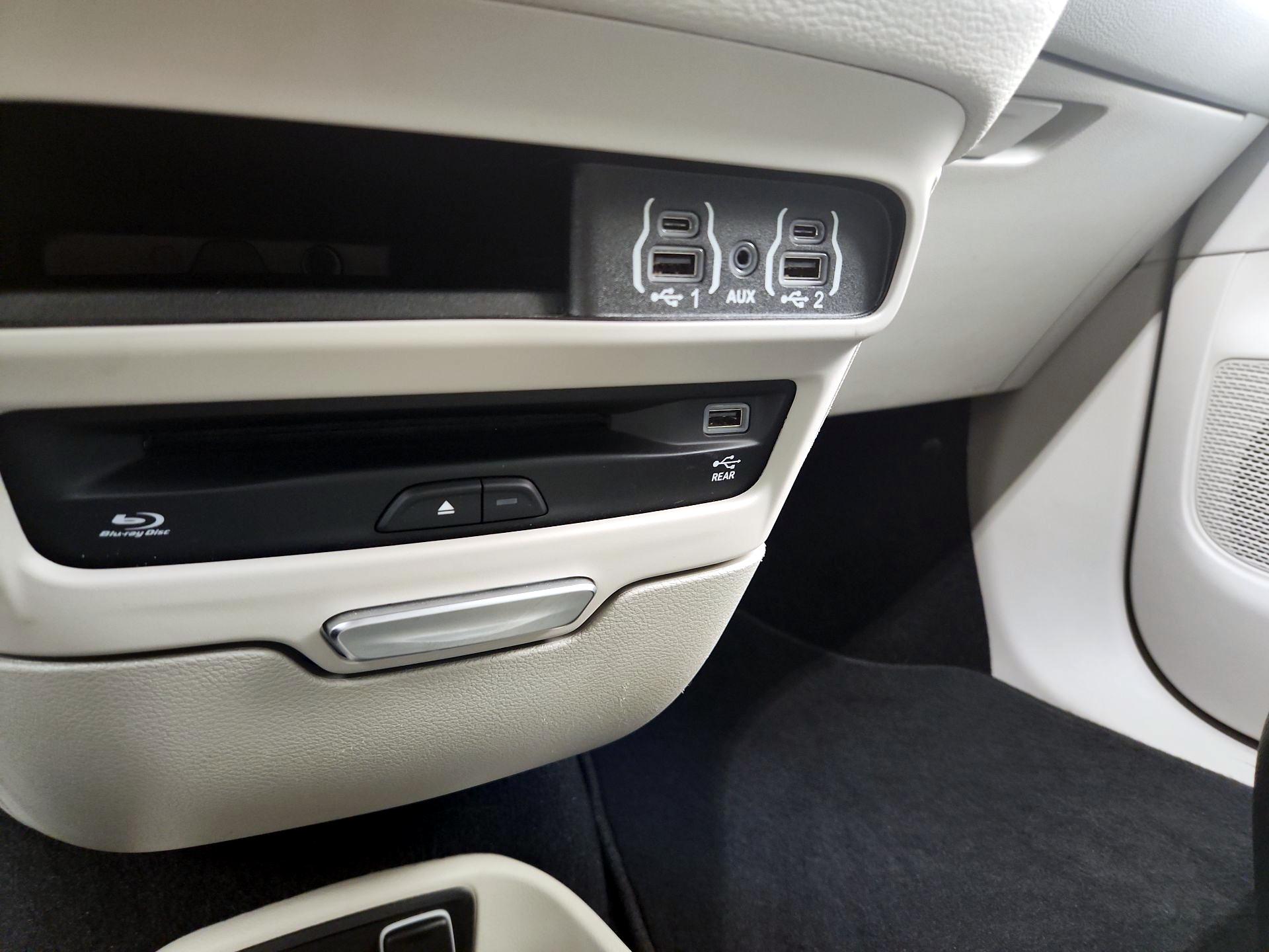 Thumbnail: 2021 Chrysler Pacifica - 19