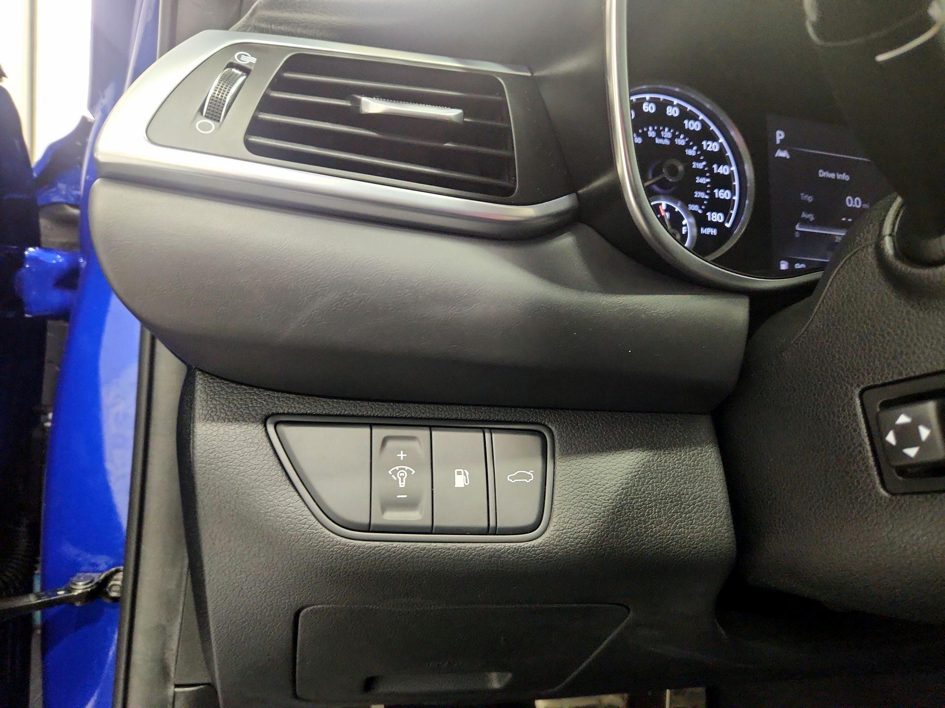 Thumbnail: 2022 Genesis G70 - 13