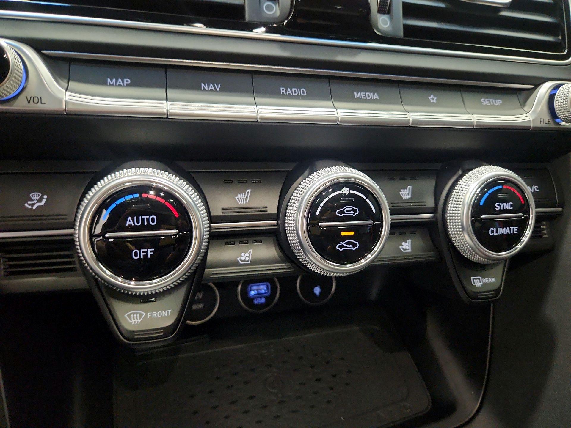 Thumbnail: 2022 Genesis G70 - 17